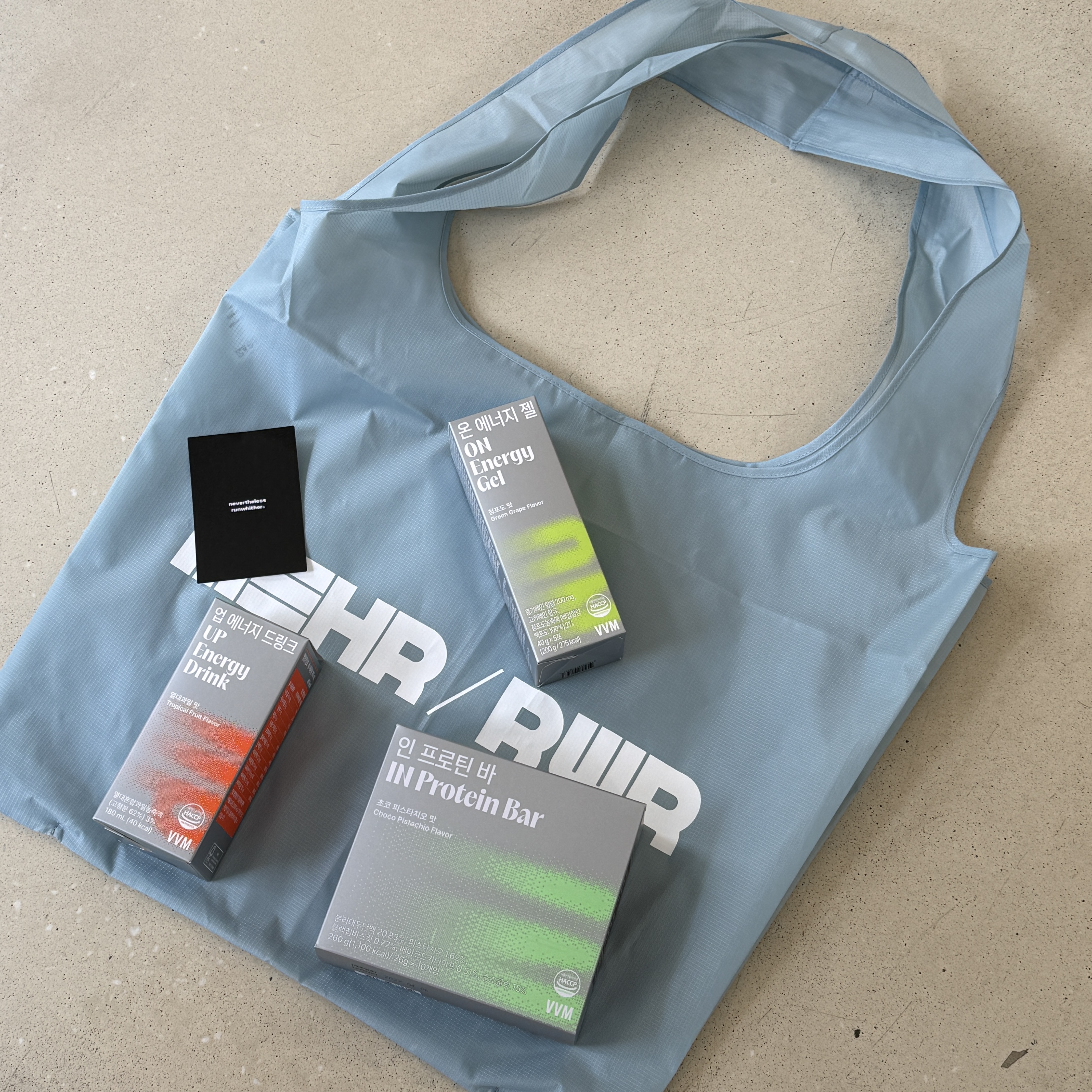 [KREAM 단독] VVM UP Energy Drink 180ml, [KREAM 단독] VVM ON Energy Gel 40g * 5ea 1box 착용 스타일