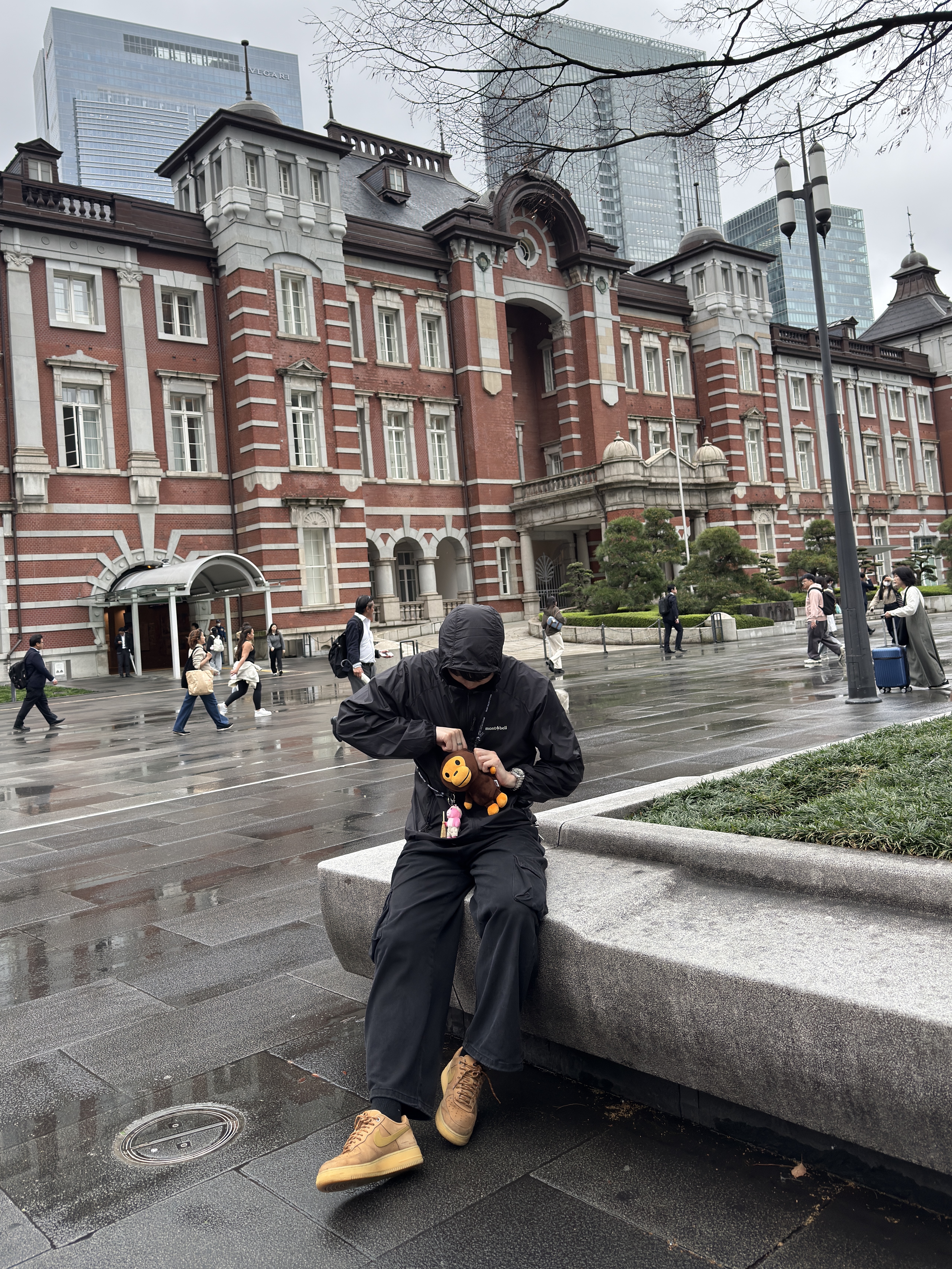 Montbell Wind Blast Hooded Jacket Black, BAPE Baby Milo Mobile Bag Brown 착용 스타일 - 3
