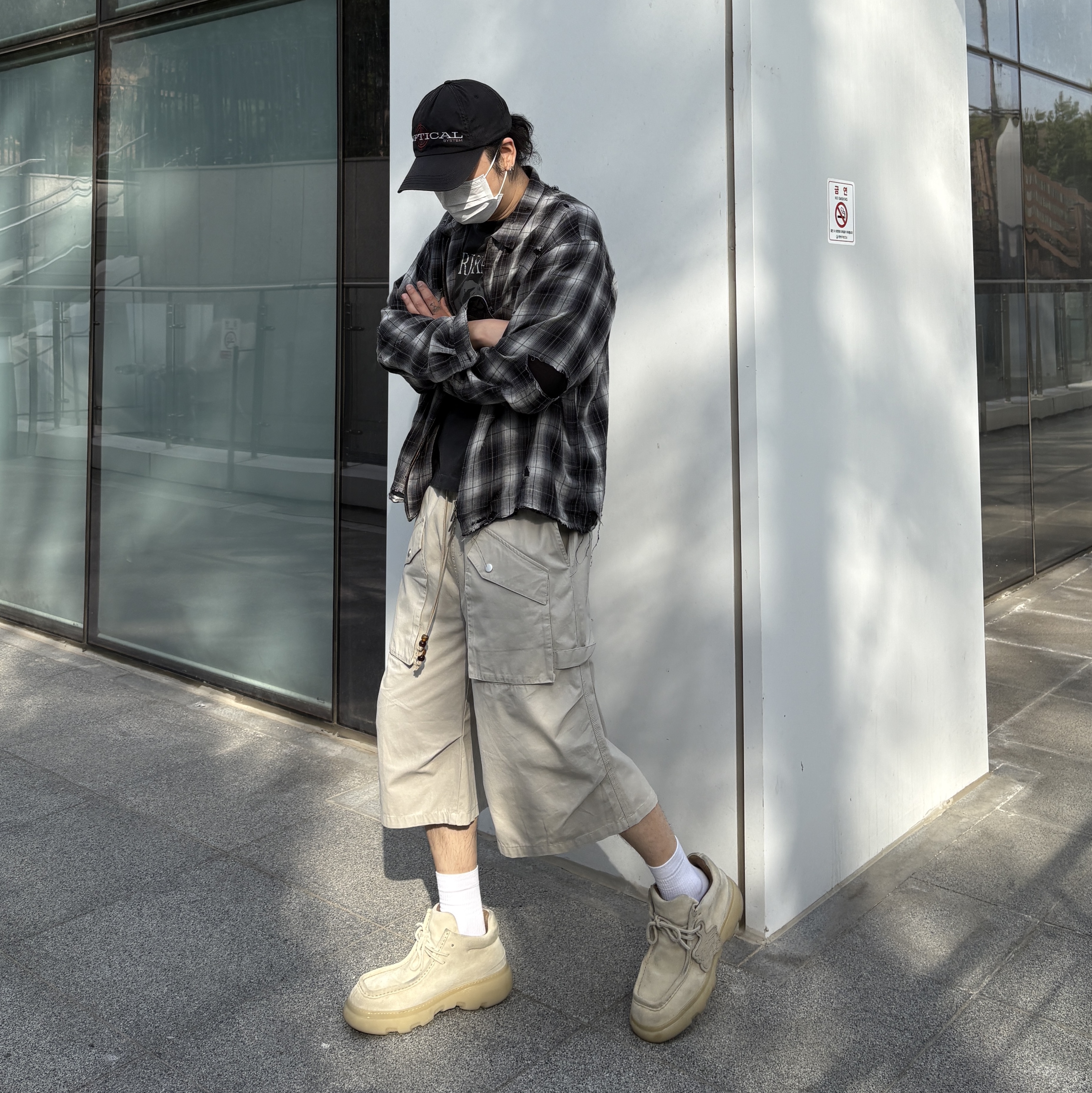 Flavorism VTG Washed Bermuda Pants Washed Beige, Flavorism VTG Washed Bermuda Pants Washed Black 착용 스타일 - 1