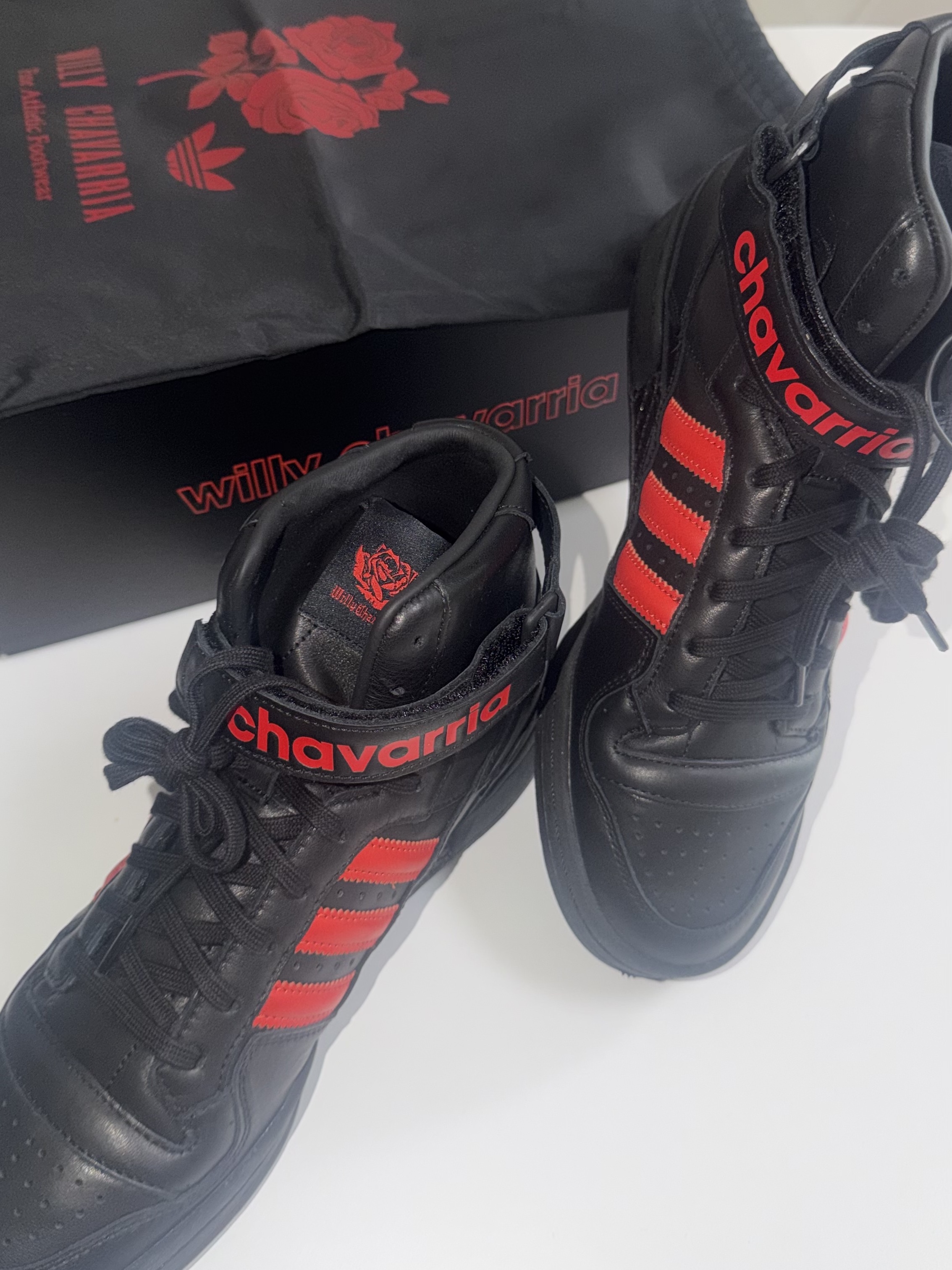 Adidas x Willy Chavarria Forum 84 High Core Black Red 착용 스타일 - 1