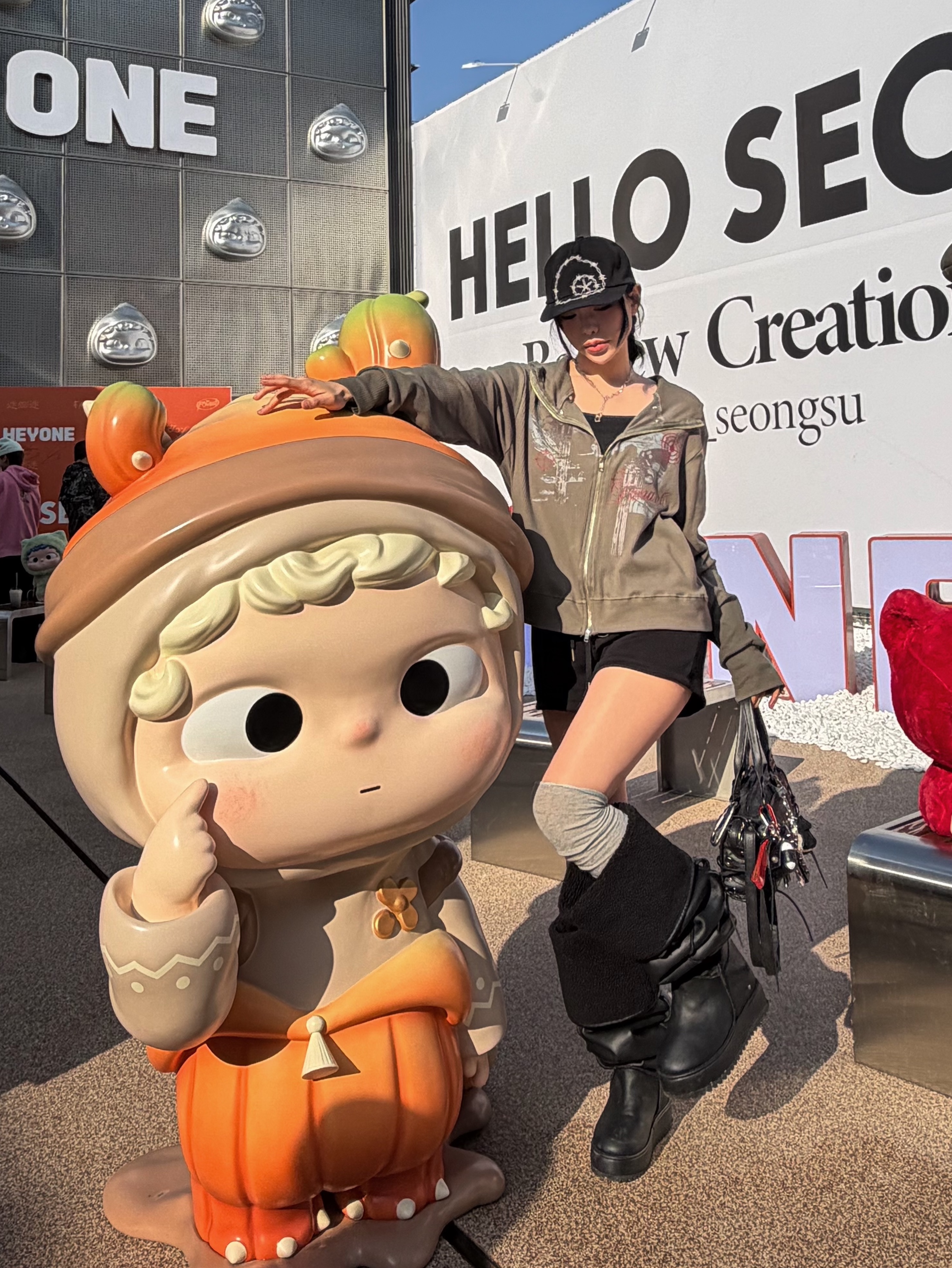 LAN ARCHIVE 0117 High-neck Rivet Zip-up Hoodie - Khaki 착용 스타일