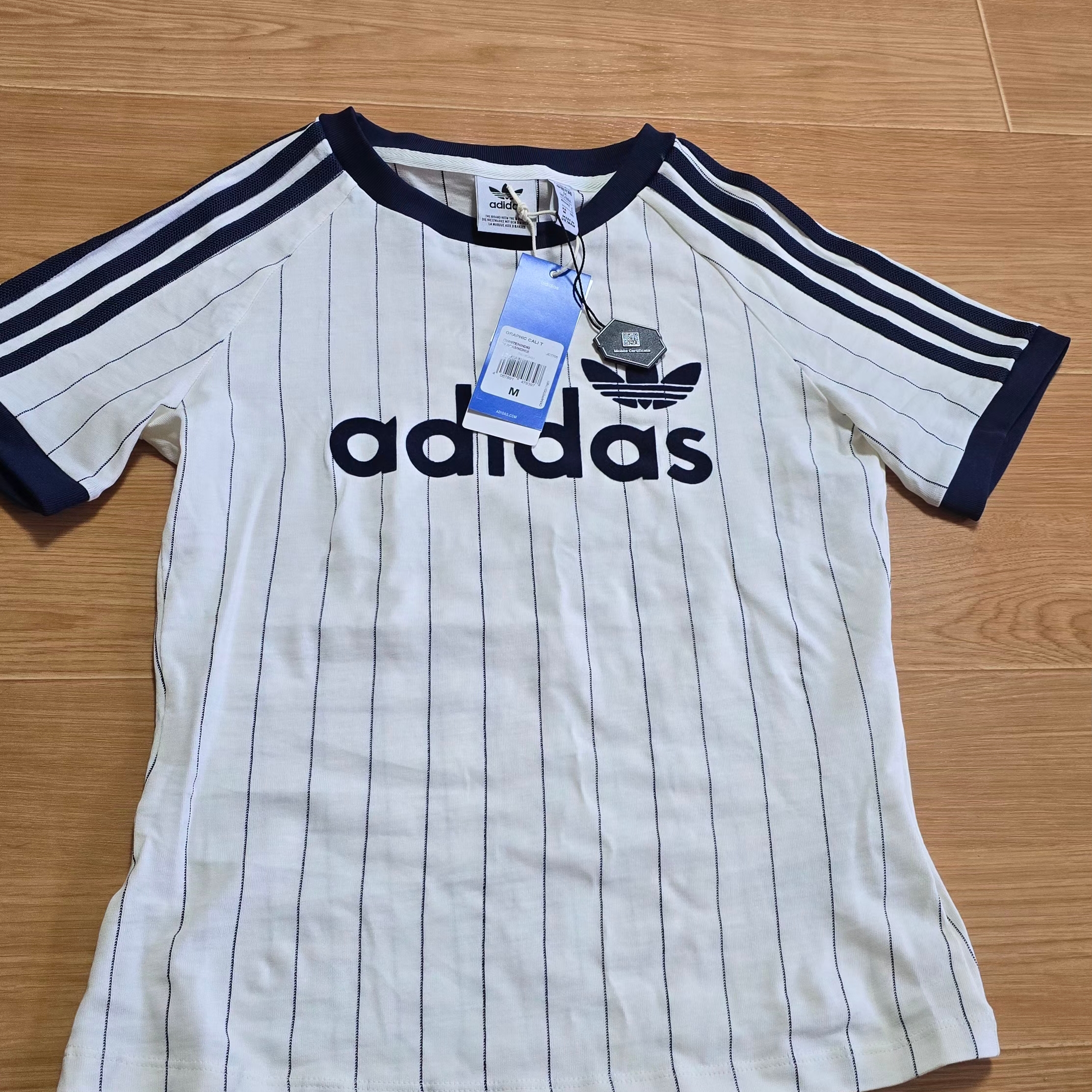 (W) Adidas Linear Cali Graphic T-Shirt Off White Night Indigo - KR Sizing 착용 스타일 - 2