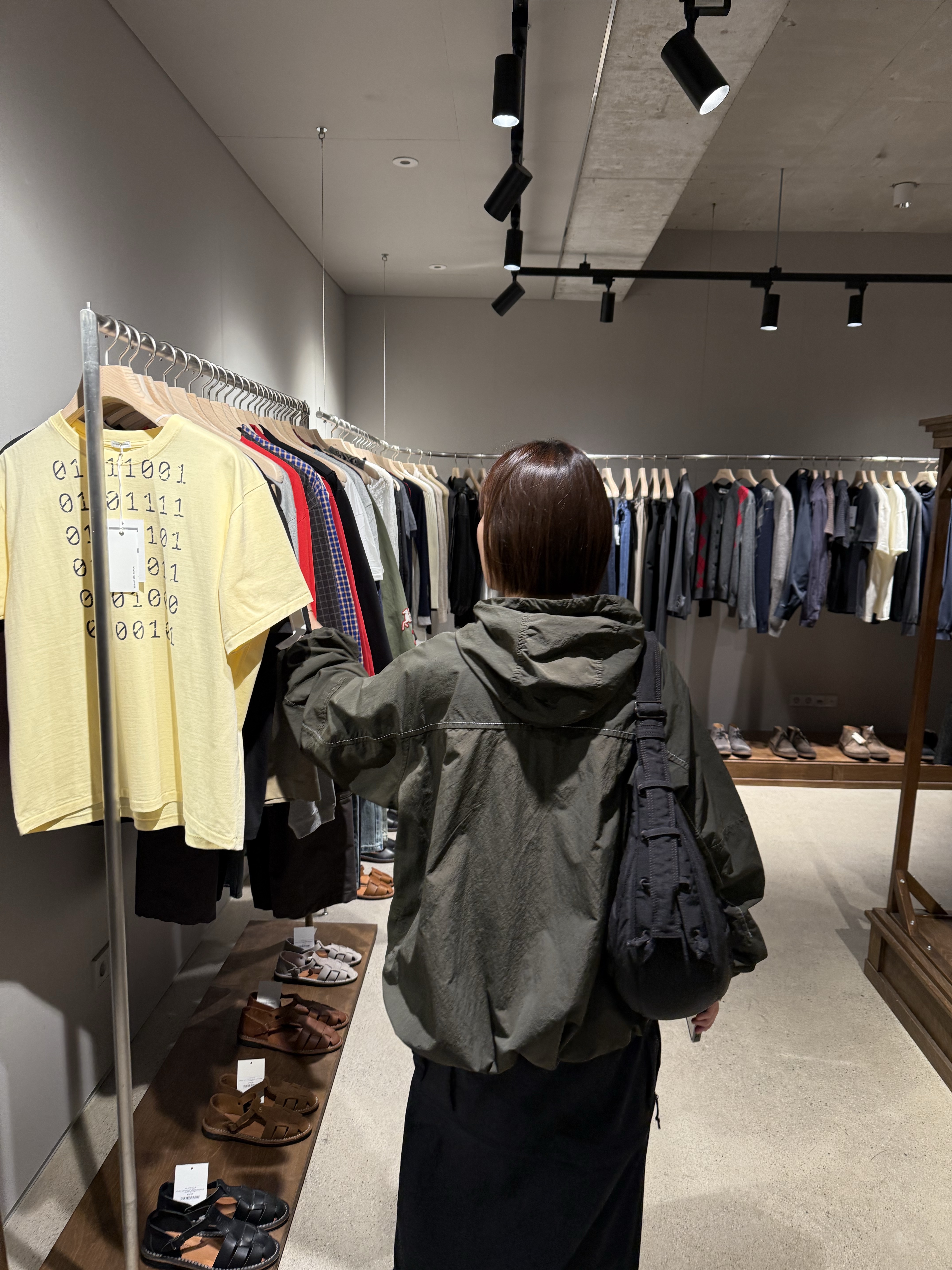 ROA Loie Black Grey, ROA x And Wander Garment Dye Nylon Hooded Jacket Khaki 착용 스타일 - 4