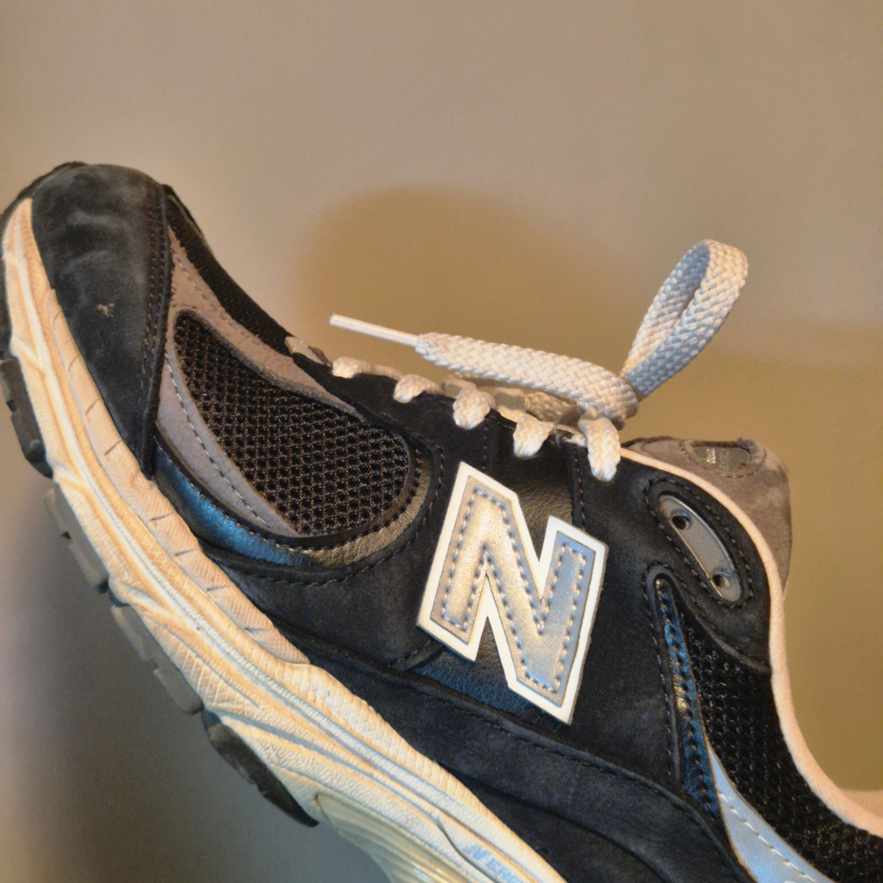 New Balance 2002R Premium Vintage Black 착용 스타일