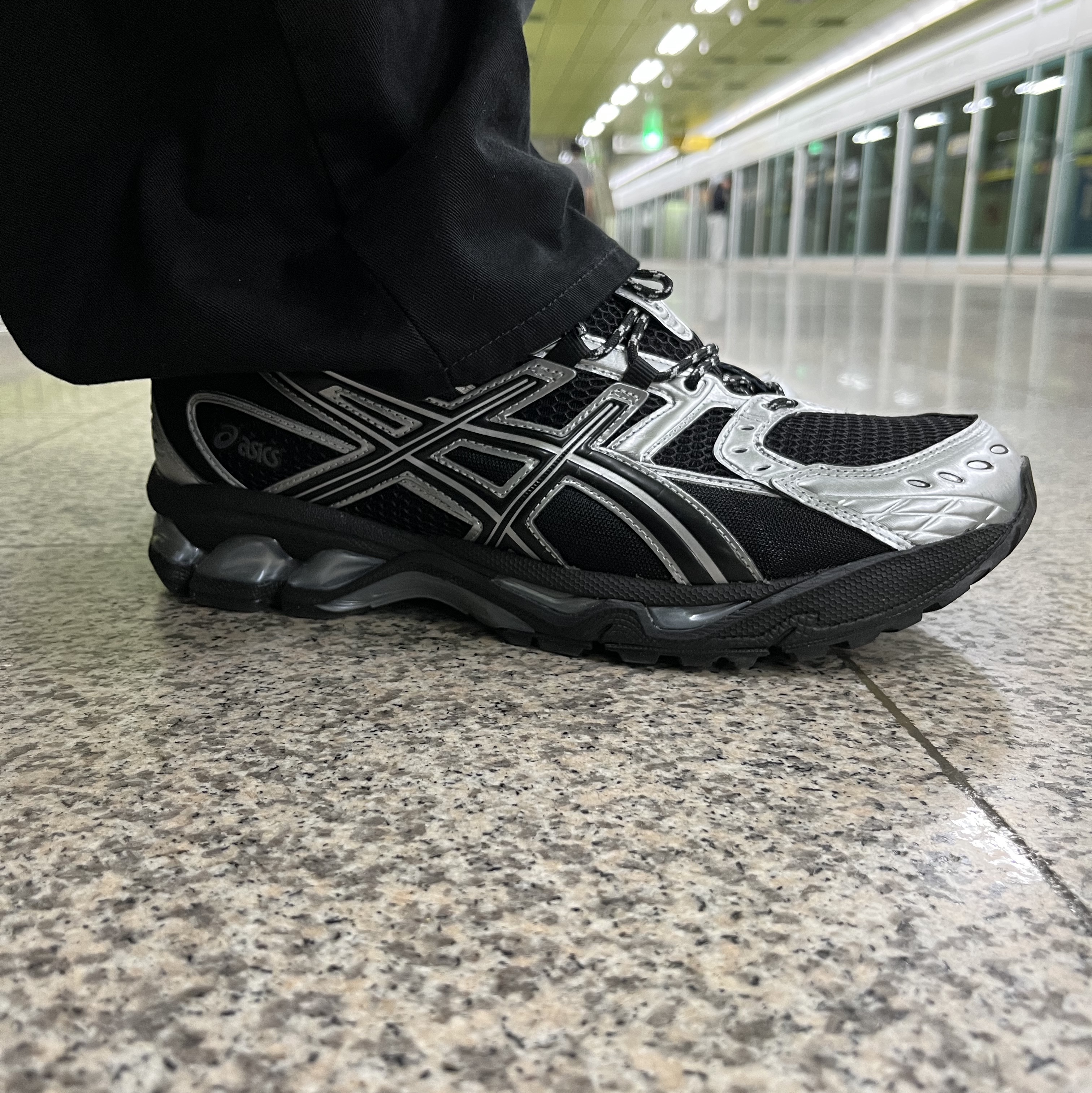 Asics Gel-Nimbus 10.1 Black Pure Silver - Korea Exclusive 착용 스타일 - 1