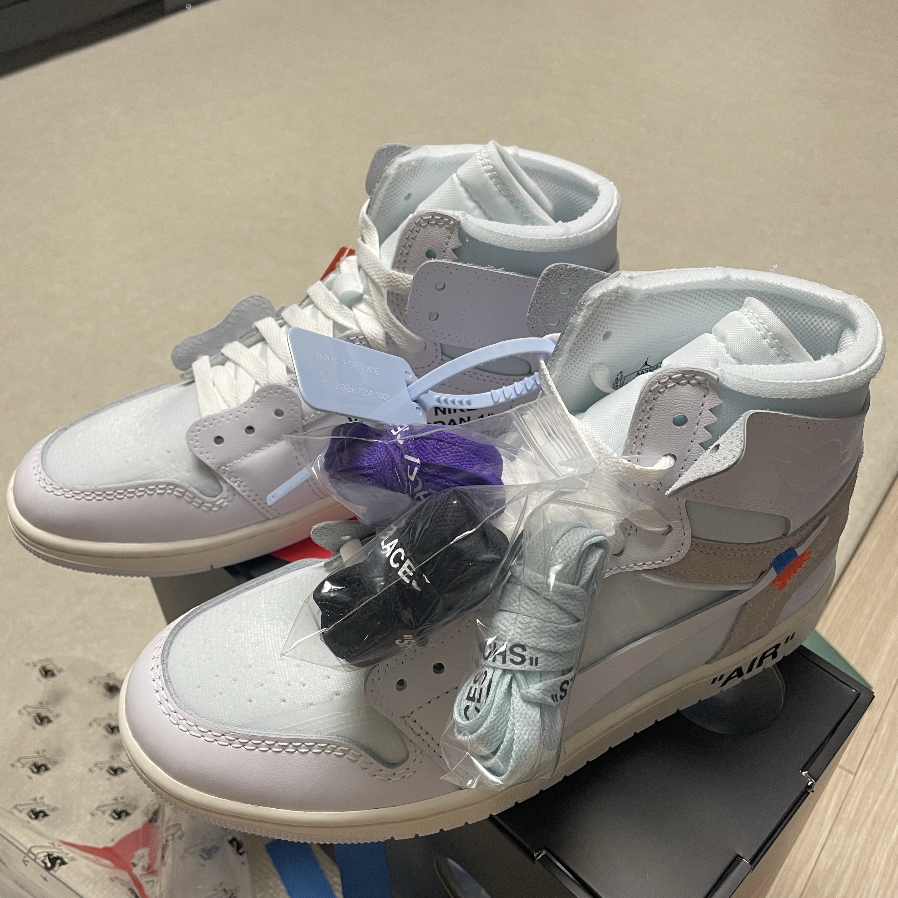 Jordan 1 x Virgil Abloh Archive Retro High Alaska White 착용 스타일 - 2