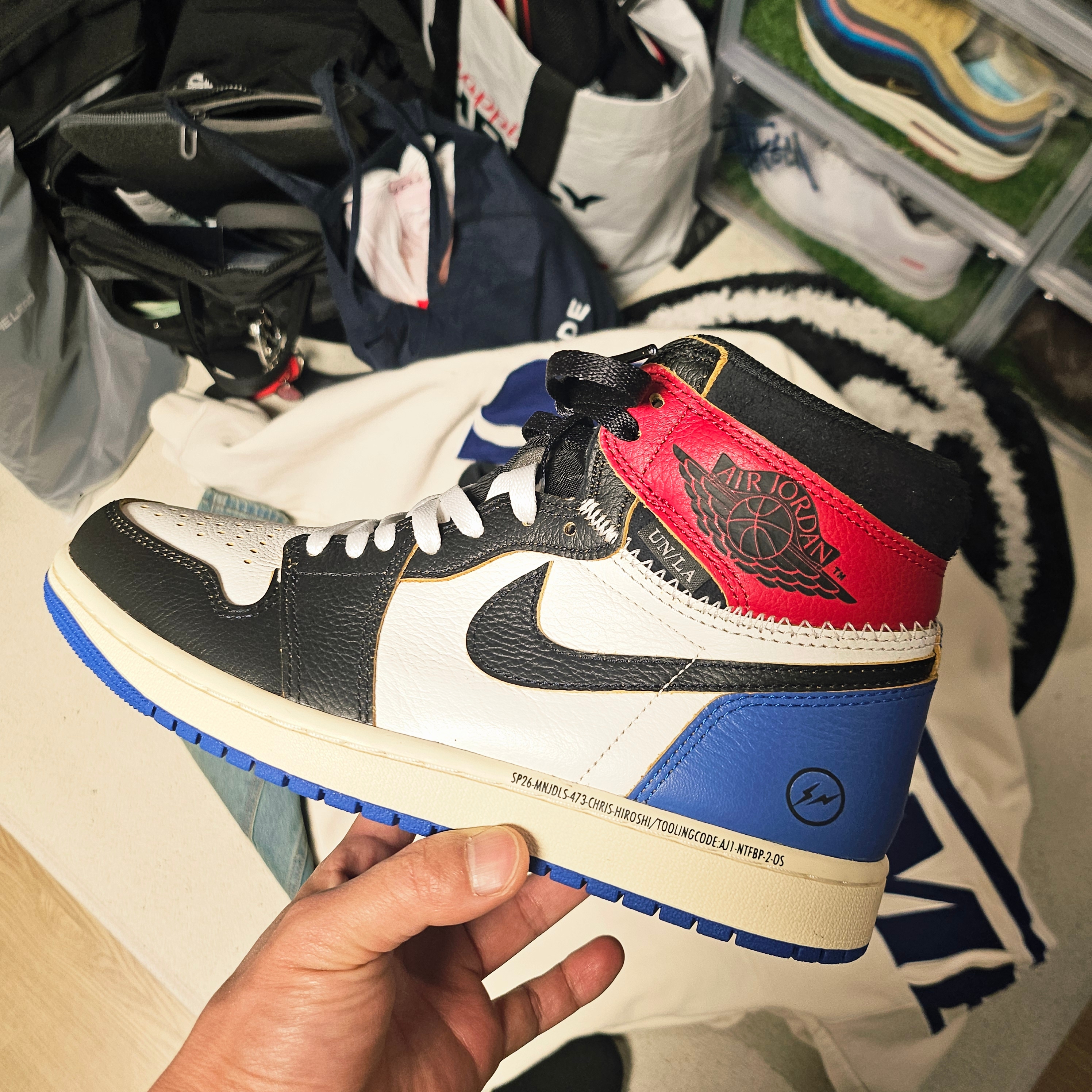 Jordan 1 x Fragment x Union LA Black and Varsity Red, Supreme Pigment 2-Tone Camp Cap Red - 24SS 착용 스타일 - 2