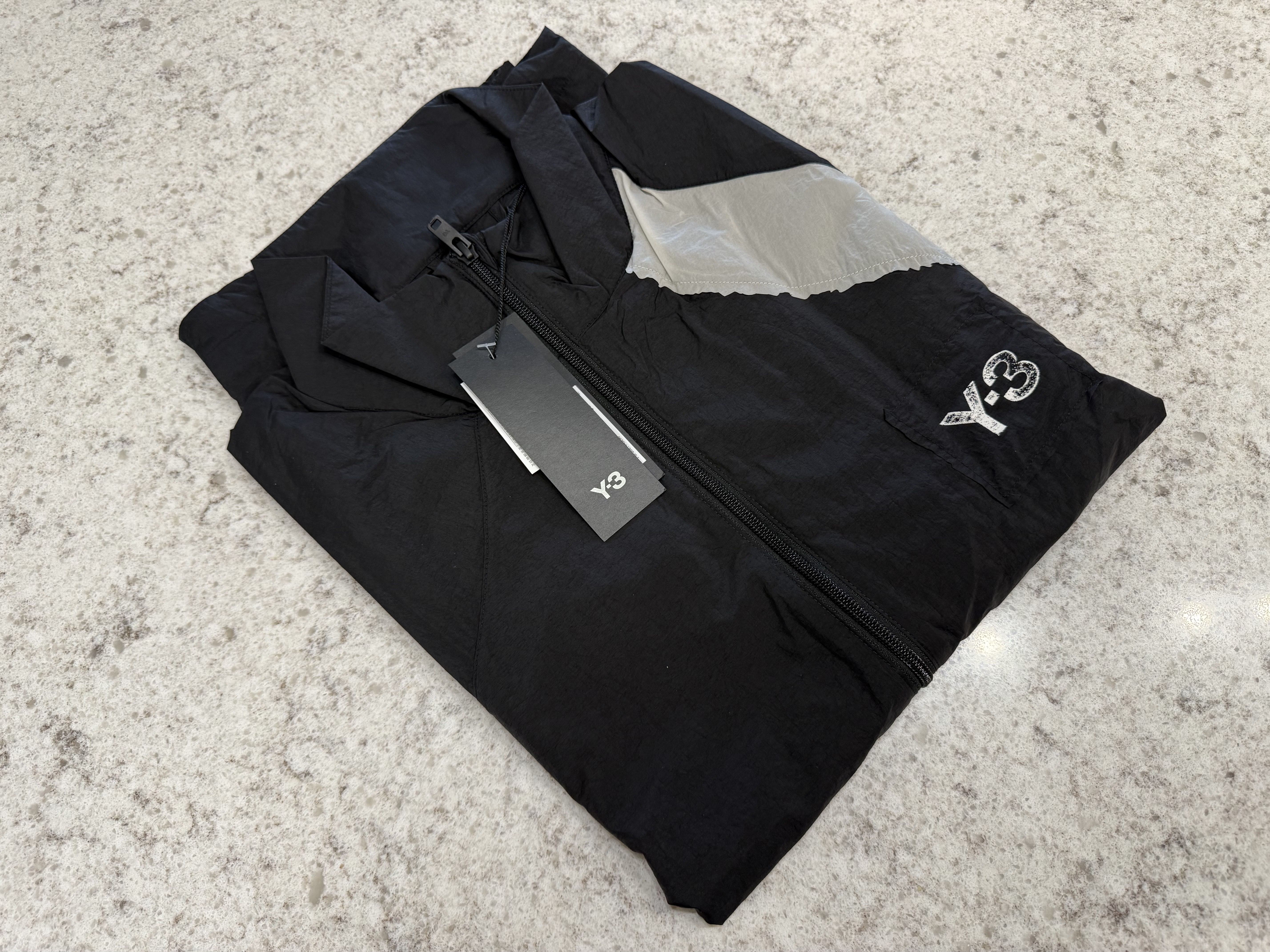 Y-3 Raw Edge 3-Stripes Nylon Shell Jacket Black 착용 스타일 - 4