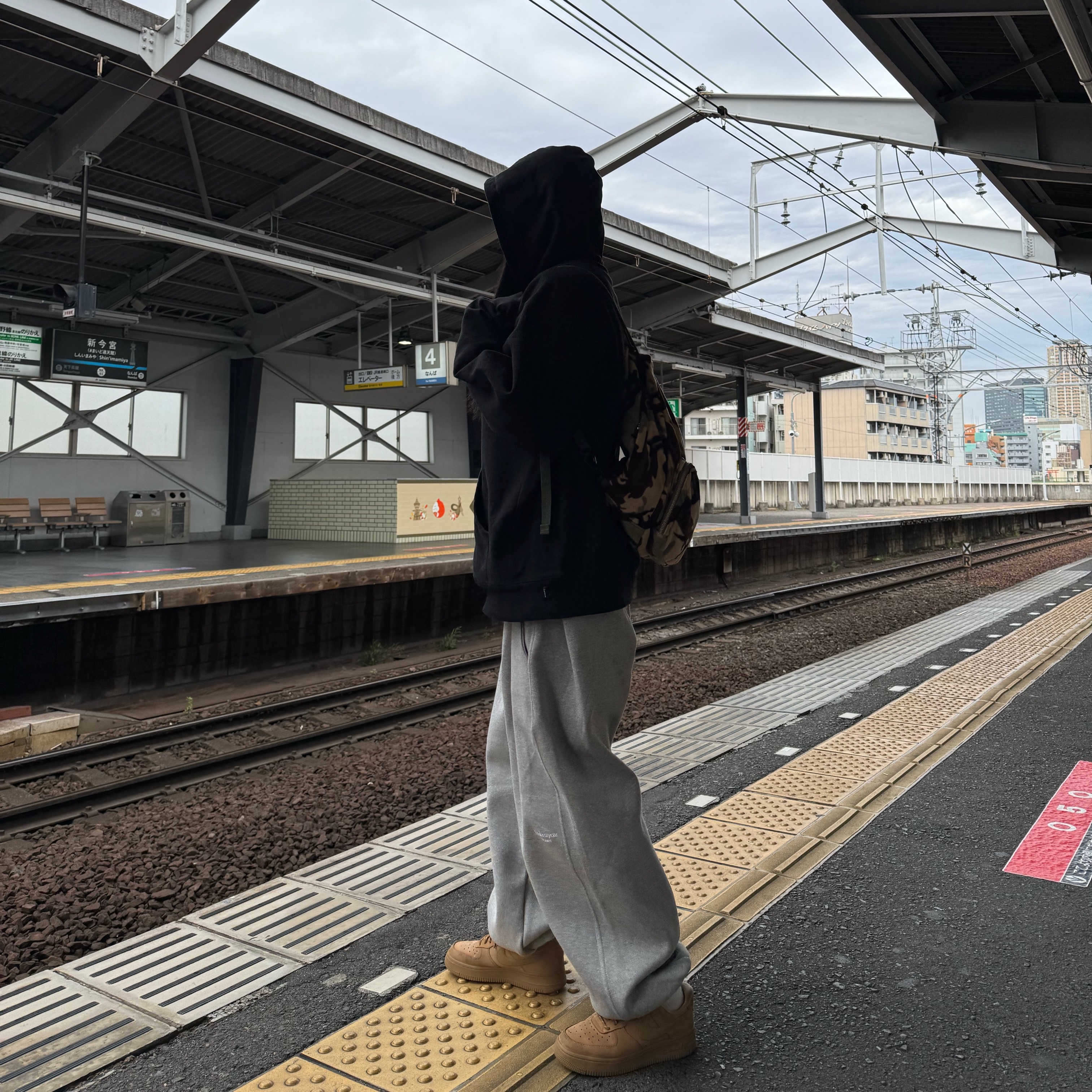 Undermycar Mu.03 Anti Fxxking Logo Play Oversized Sweat Jogger Melange Gray 착용 스타일 - 7