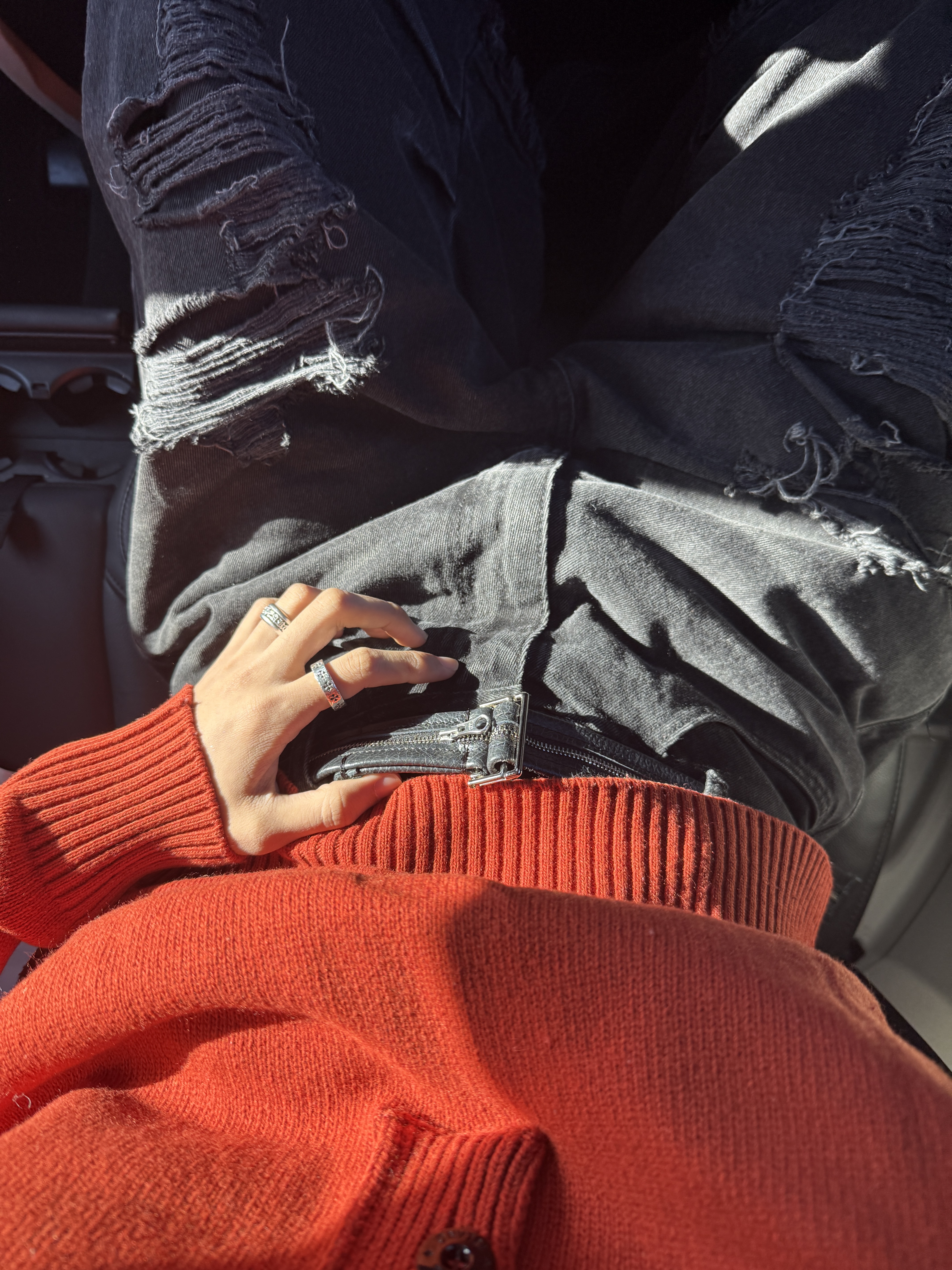 ERIIST Spencer Belt ER.ZIP, [KREAM 단독] BLR Destroyed Vintage Double Denim Pants Black 착용 스타일 - 1