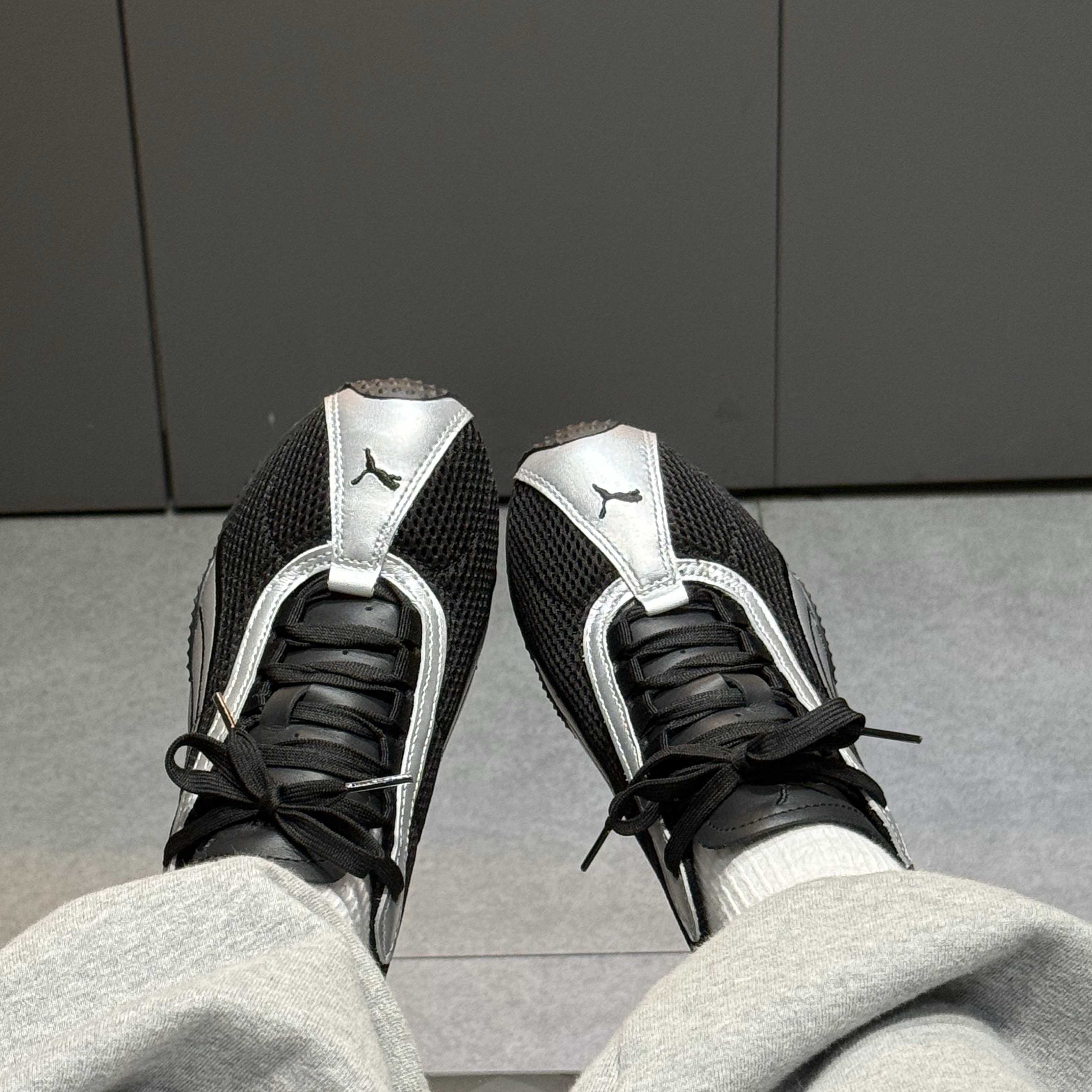 Puma H-street OG Black Silver 착용 스타일 - 1