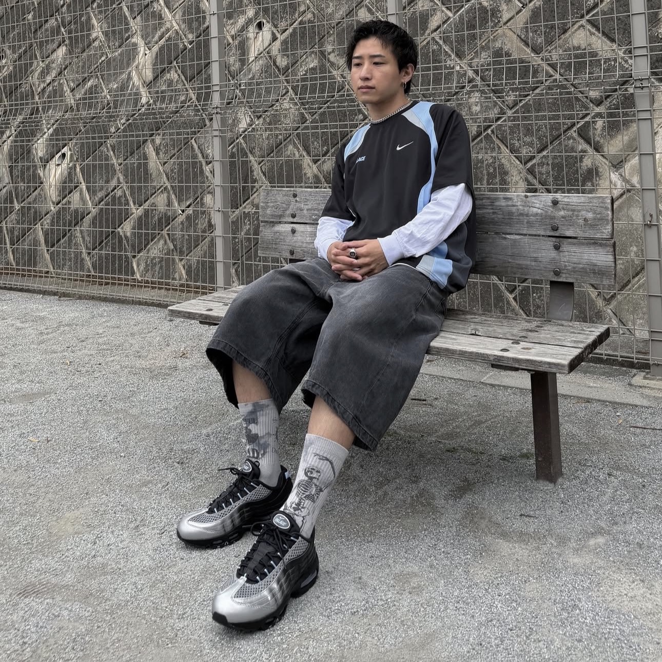 Nike x Palace Air Max 95 Metallic Silver Aluminum 착용 스타일 - 1