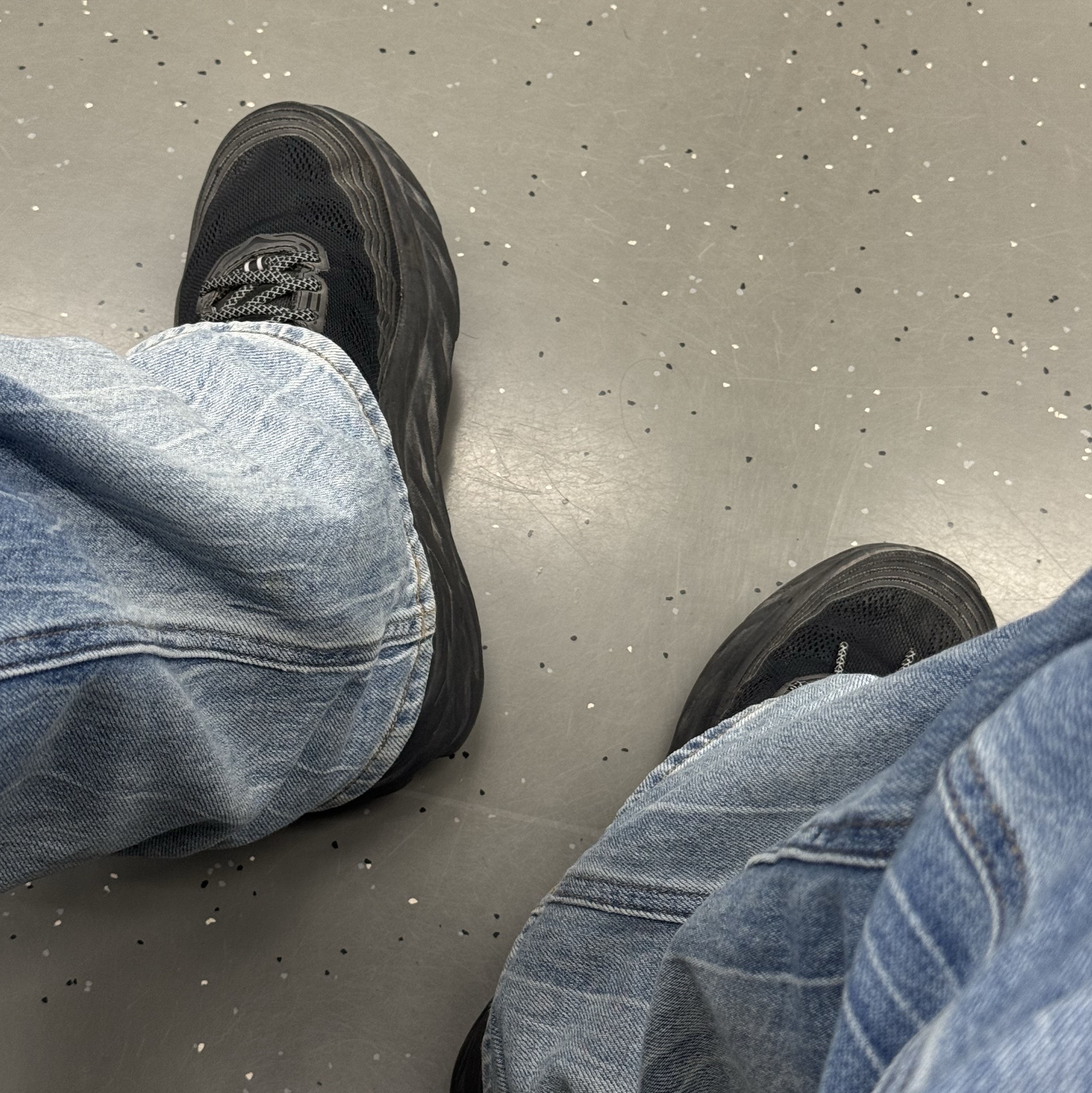 Hoka Bondi 9 Black - Wide 착용 스타일
