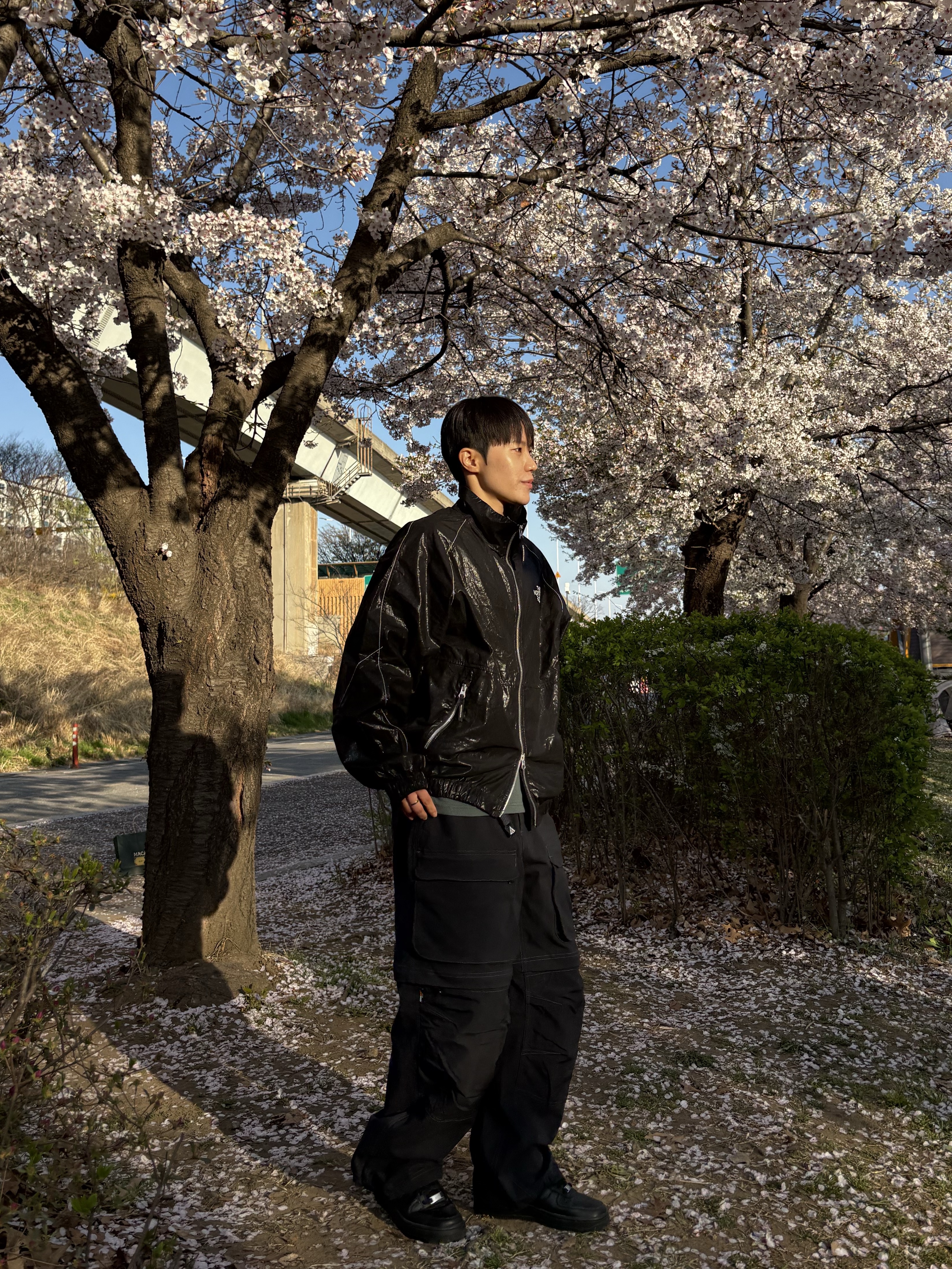 The North Face White Label Novelty Olema Jacket Black, Nike ACG Smith Summit Zip Cargo Pants Black Anthracite - Asia 착용 스타일
