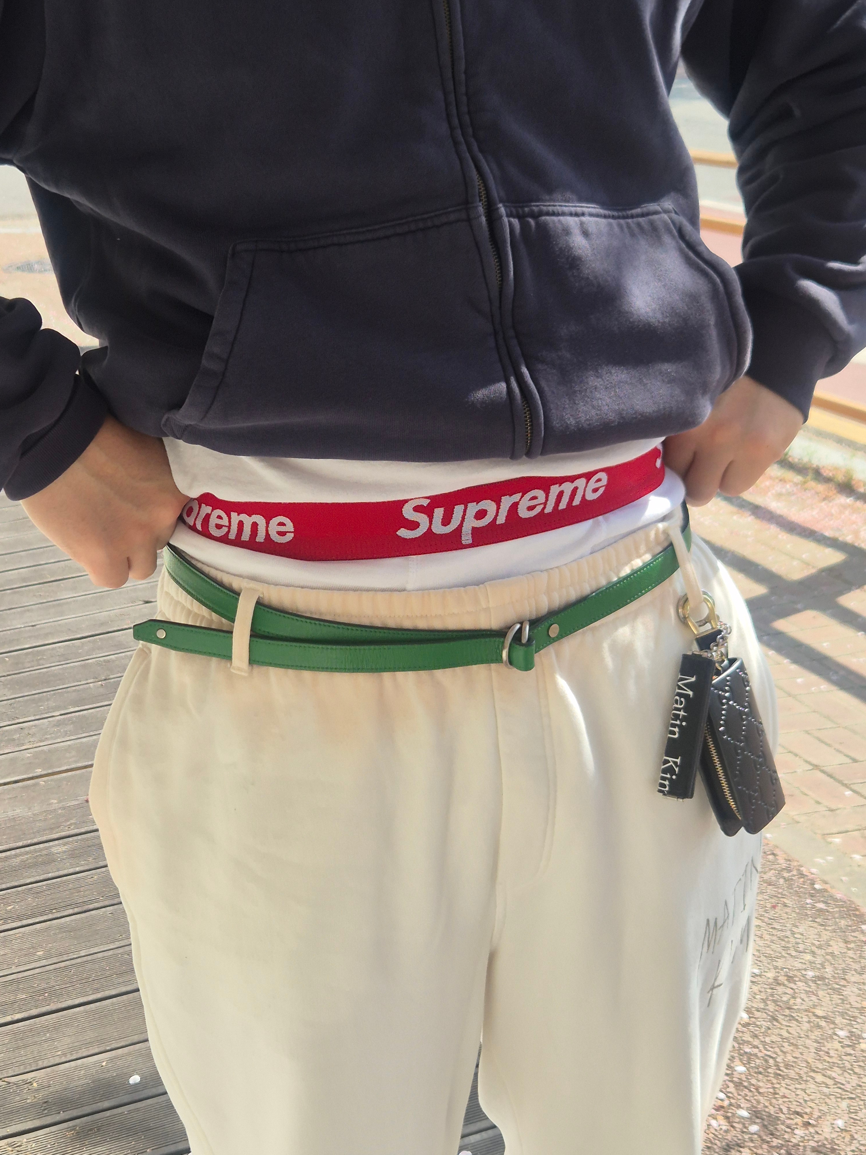 Supreme Hanes Boxer Briefs White (4 Pack), Yeezy YZY Zip-Up Hoodie Navy 착용 스타일 - 2