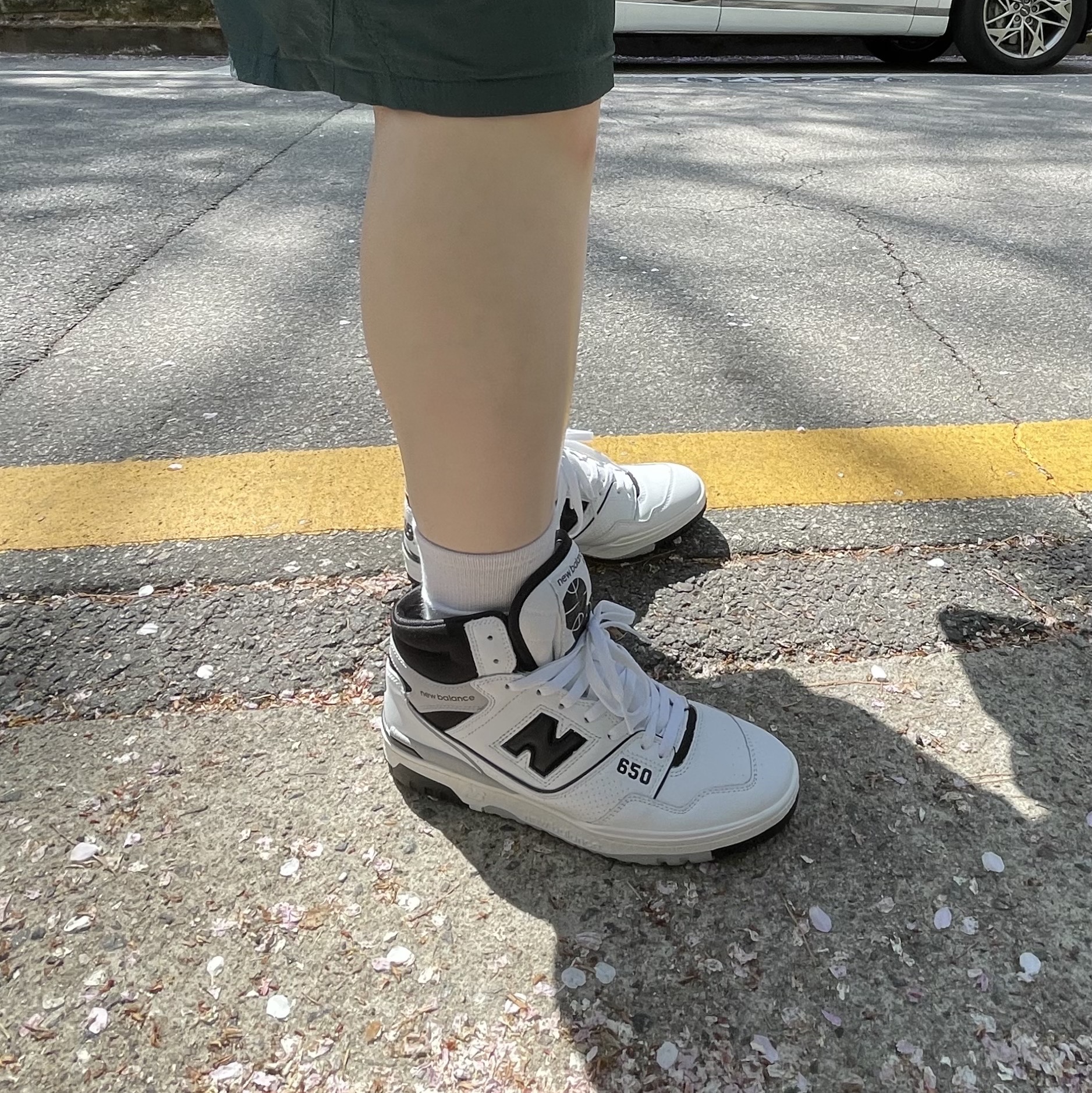 New Balance 650R White Black Grey 착용 스타일 - 1