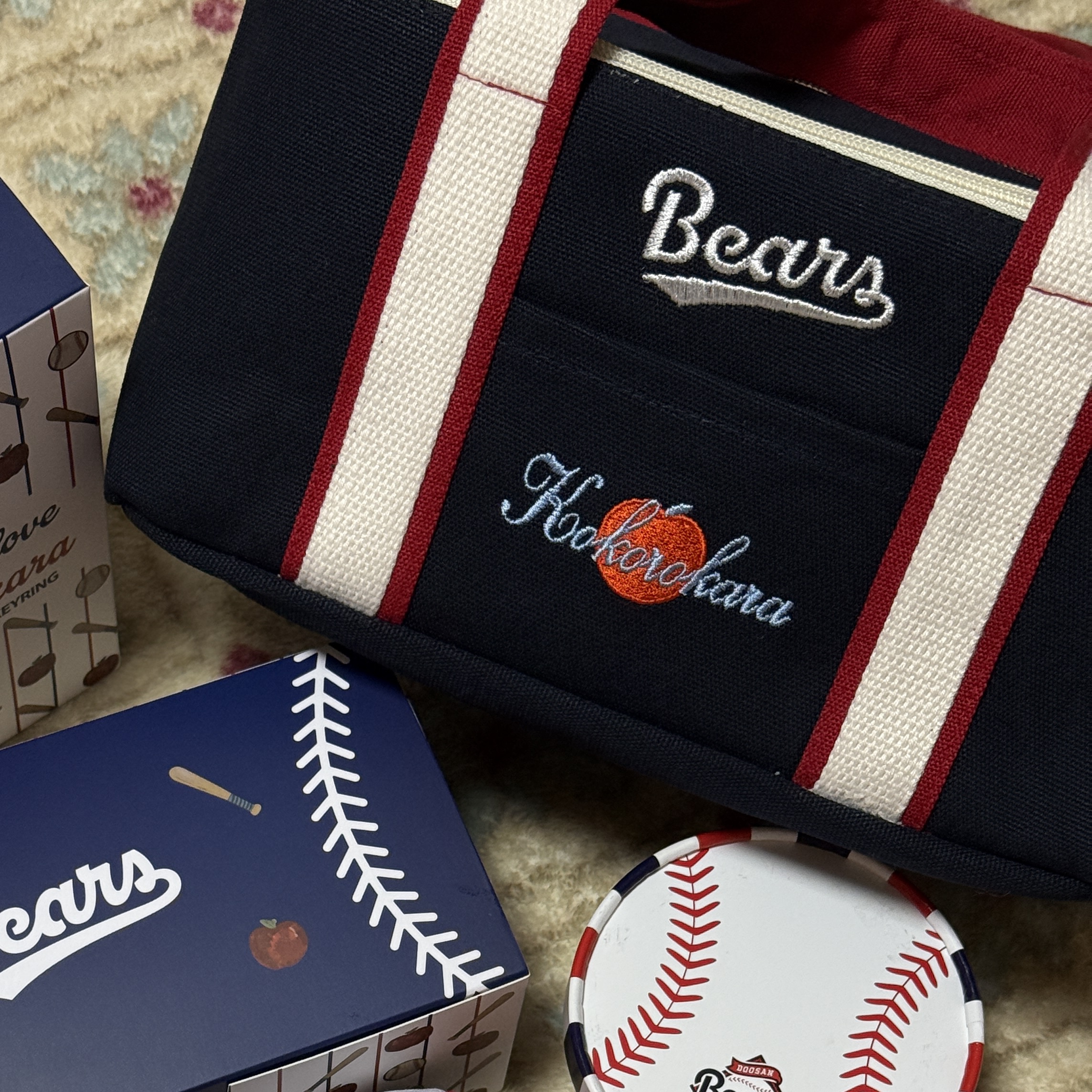 [KREAM 단독] Doosan Bears x Kokorokara Hustle Pudding 2pcs & Kokoro Bear Keyring & Cooler Bag Full Set 착용 스타일 - 3