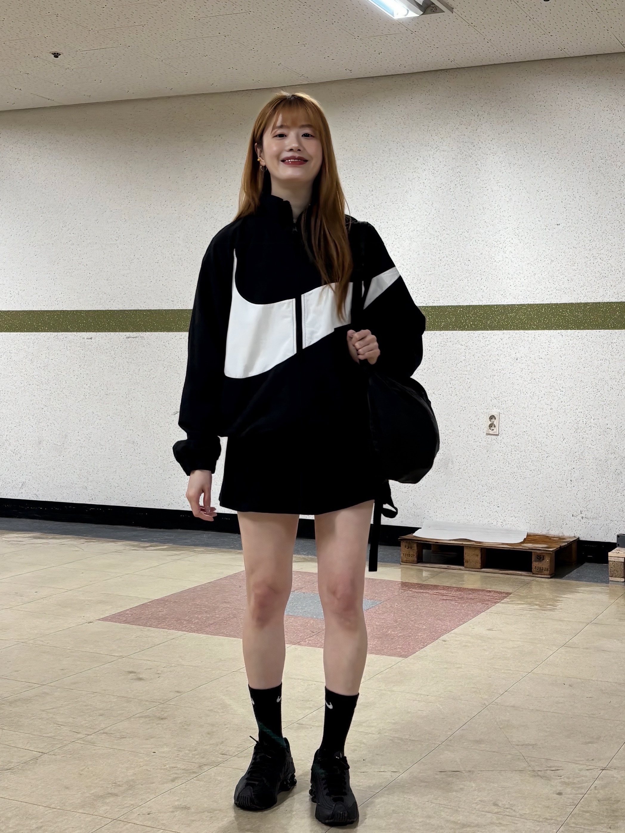 Mischief Lightweight Zip Around Backpack Black, (W) Nike Shox R4 Black 착용 스타일 - 6