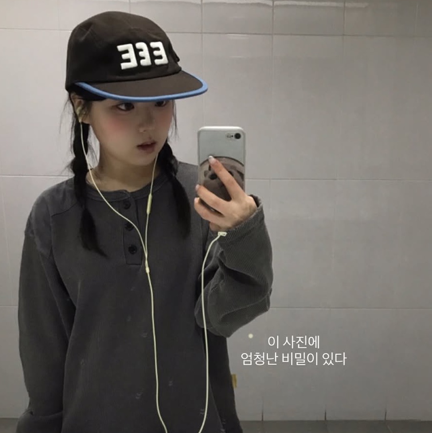 MAINBOOTH Washed Henley T-shirt CHARCOAL 착용 스타일 - 2