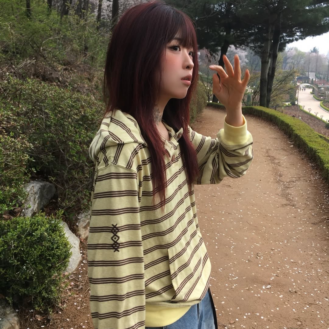 MAINBOOTH Cookie Stripe Hood T-shirt YELLOW 착용 스타일 - 3