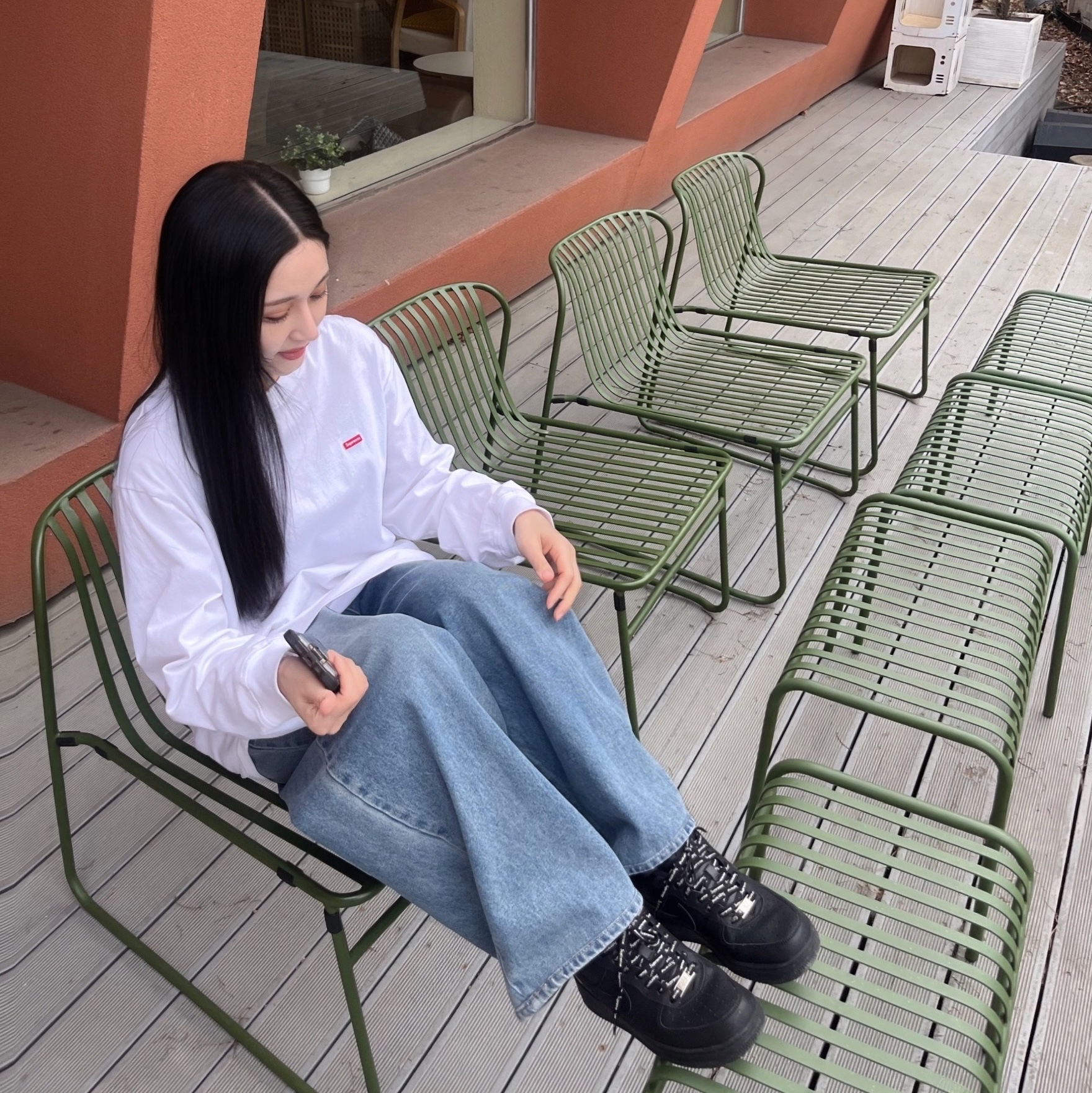 Supreme Small Box LS T-Shirt White - 24SS, Nike x Supreme Air Force 1 Low Black 착용 스타일 - 1