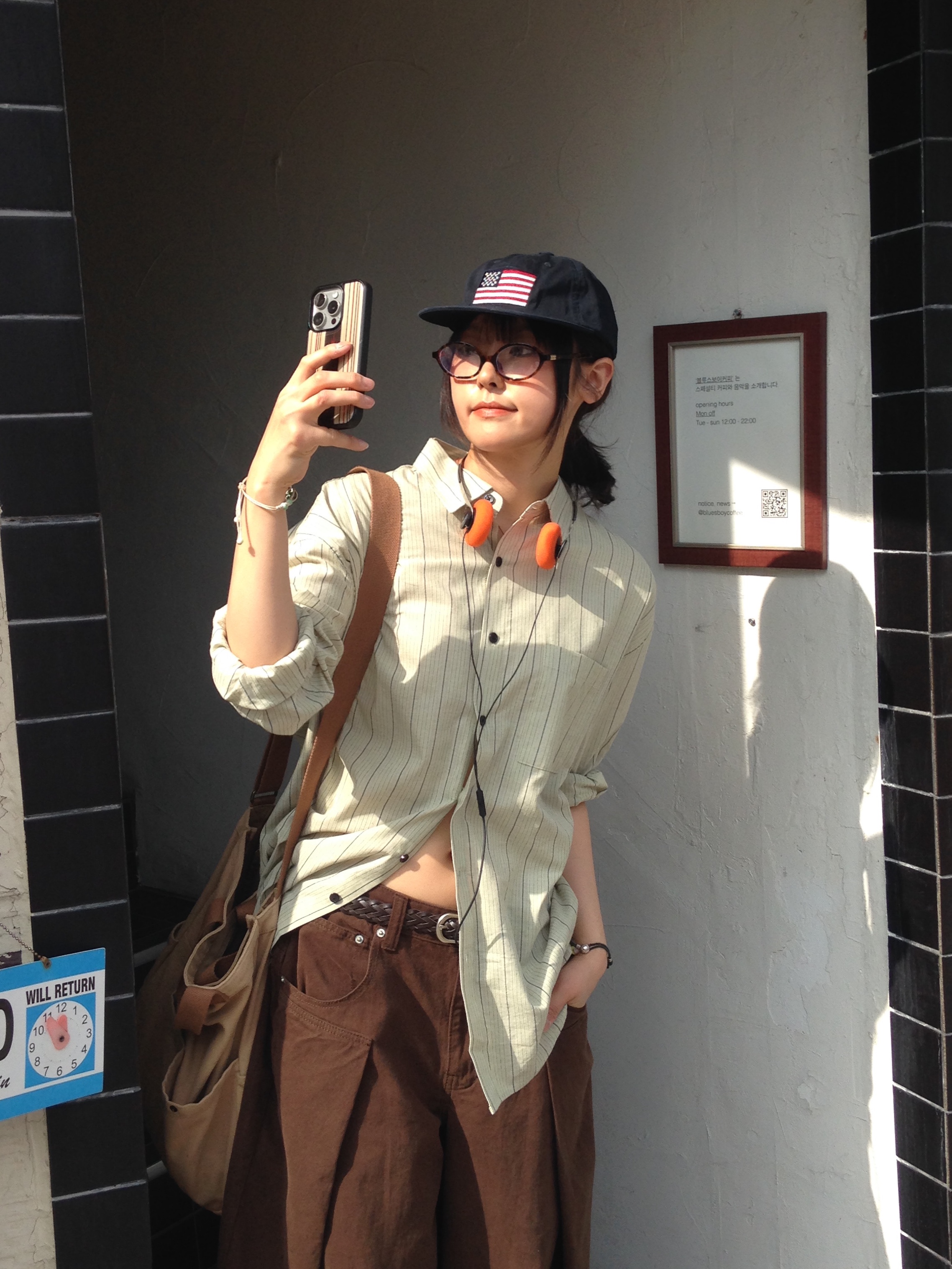 Koss x Retrospekt P/21 Retro Headphones Silver, Towtow.archive Maui Leather Bracelet Brown 착용 스타일 - 1