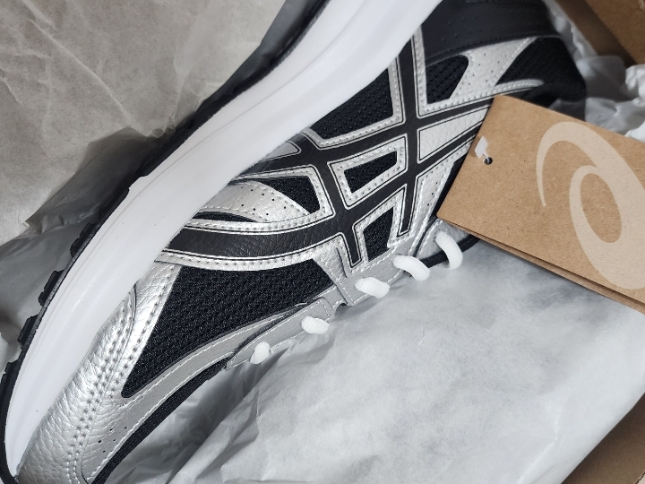 Asics Jog 100 S SMU Black Pure Silver - 2E Wide 착용 스타일