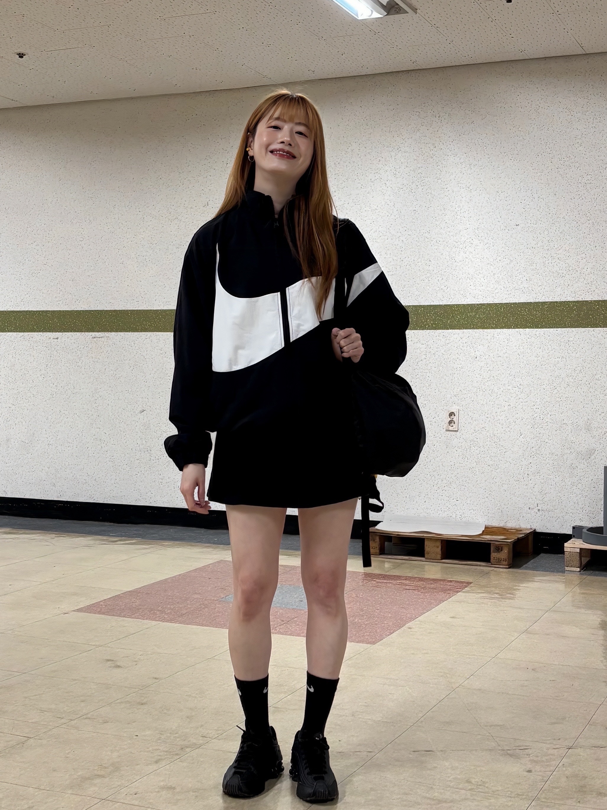 Mischief Lightweight Zip Around Backpack Black, (W) Nike Shox R4 Black 착용 스타일 - 8