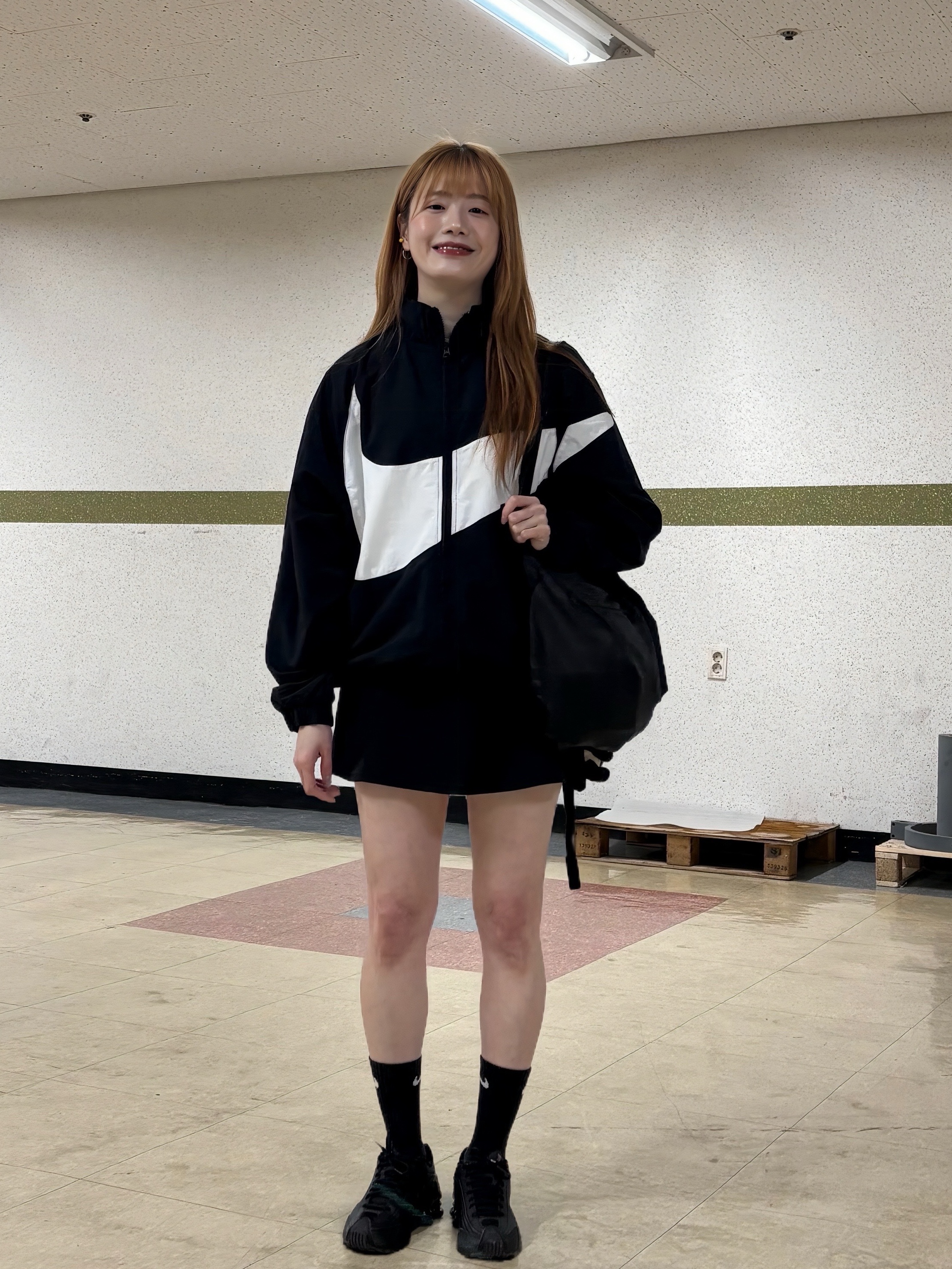 Mischief Lightweight Zip Around Backpack Black, (W) Nike Shox R4 Black 착용 스타일 - 2
