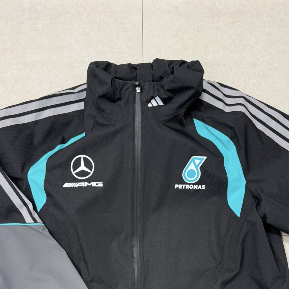 Adidas x Mercedes AMG Petronas F1 Team Mechanix Rain Jacket Black Grey Two - KR Sizing (Non Marking Ver.) 착용 스타일 - 5