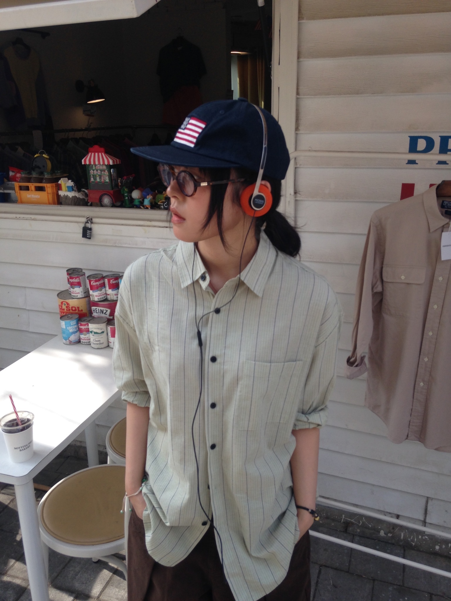 Koss x Retrospekt P/21 Retro Headphones Silver, Towtow.archive Maui Leather Bracelet Brown 착용 스타일 - 2