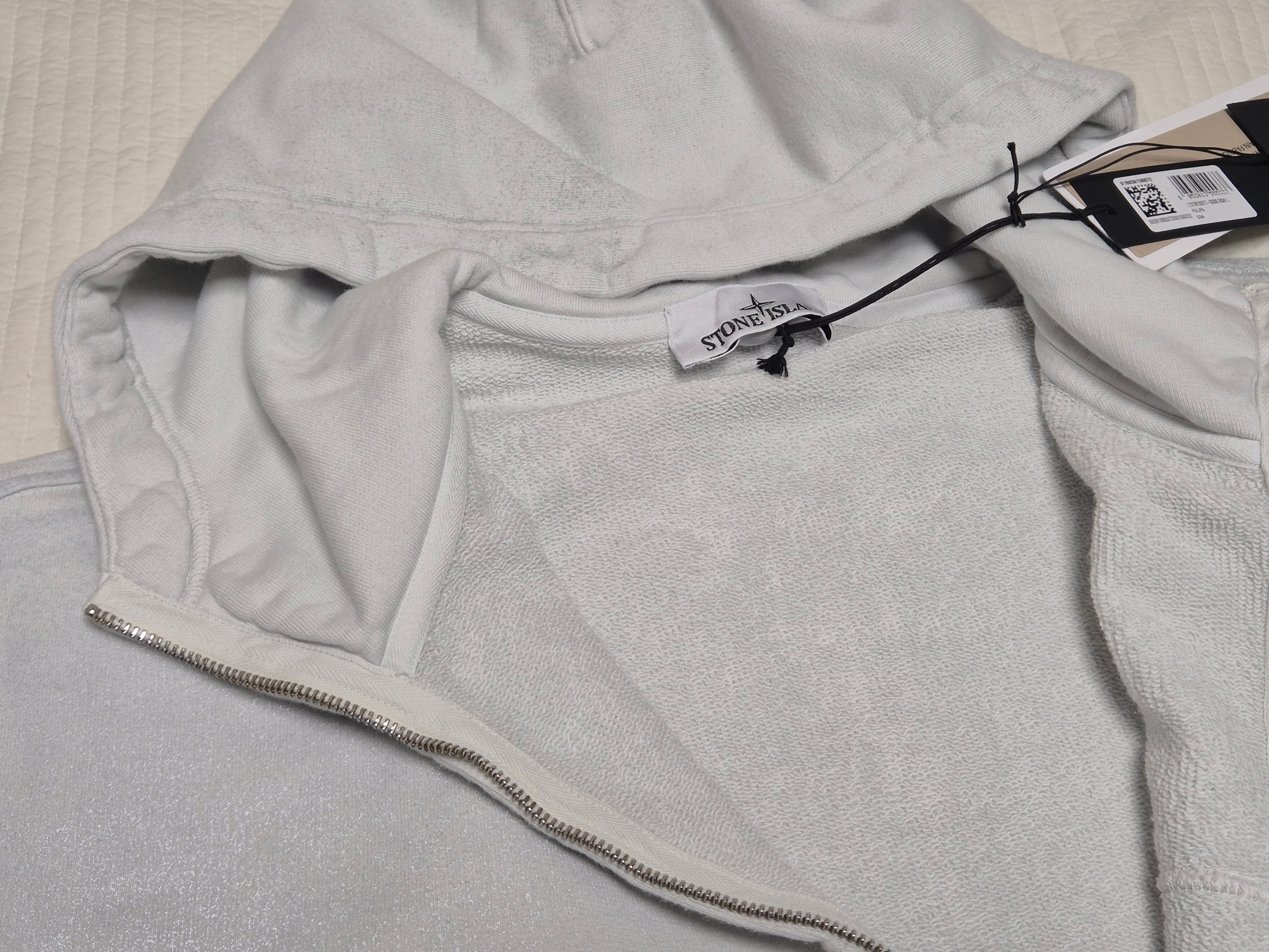 Stone Island 6100017 Organic Cotton Fleece Reflective Garment Lamination Oversized Fit Zip-Up Hooded Sweatshirt with Pockets Sky Blue - 26SS 착용 스타일 - 6