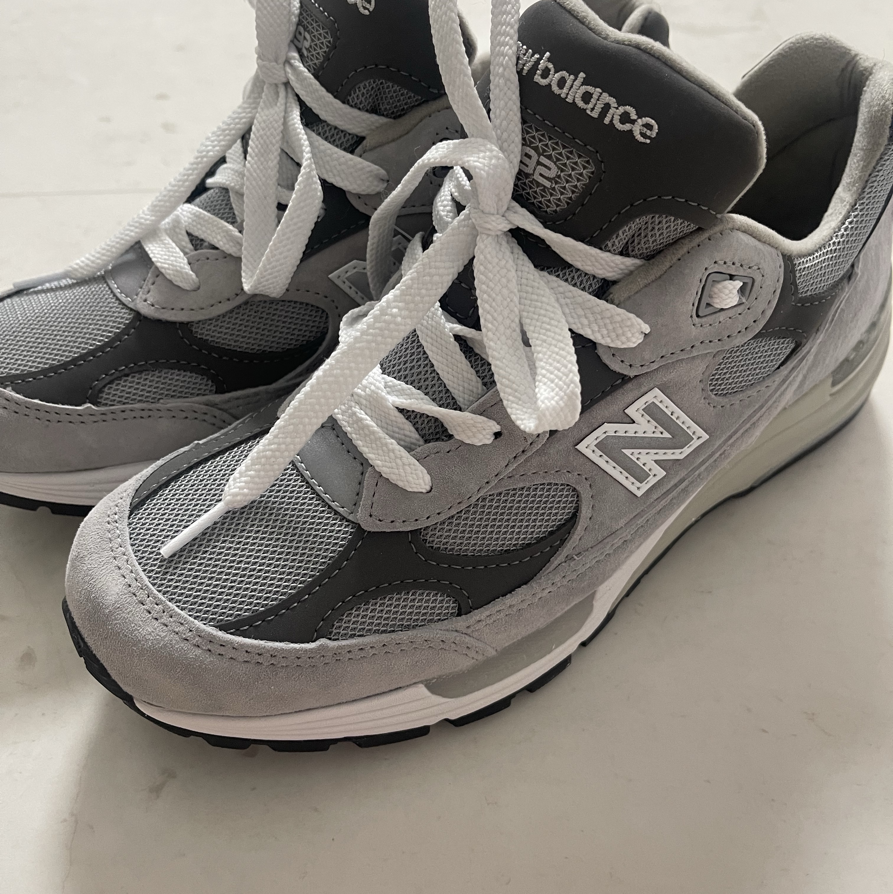 New Balance 992 Made in USA Core Grey Silver Metallic 착용 스타일