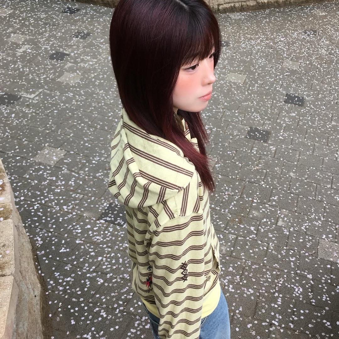 MAINBOOTH Cookie Stripe Hood T-shirt YELLOW 착용 스타일 - 8