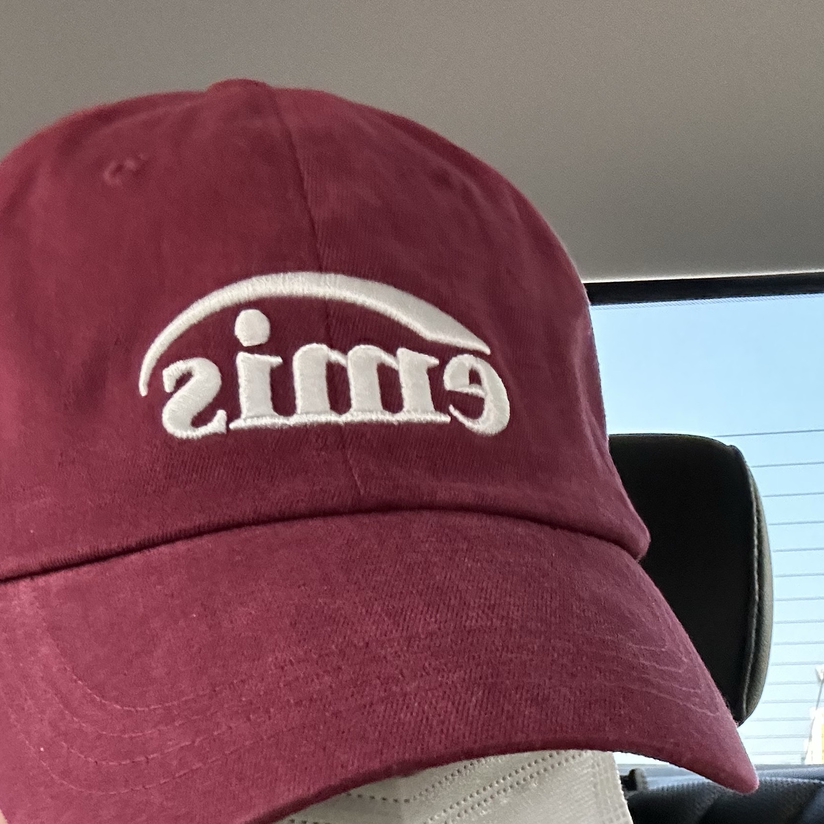 Emis New Logo Emis Cap Burgundy 착용 스타일 - 1