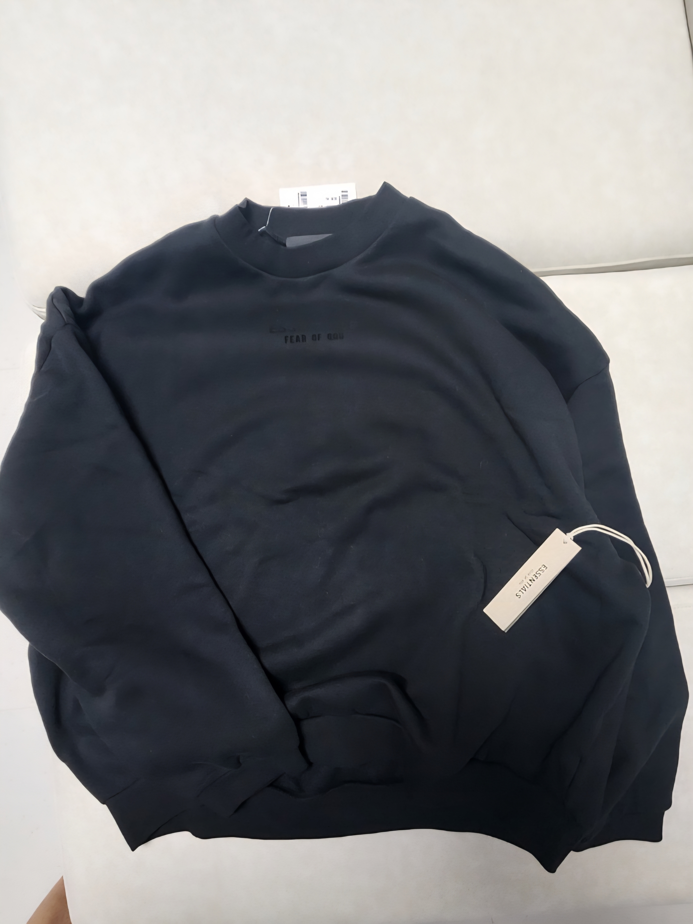 Essentials Crewneck Jet Black - 23FW 착용 스타일