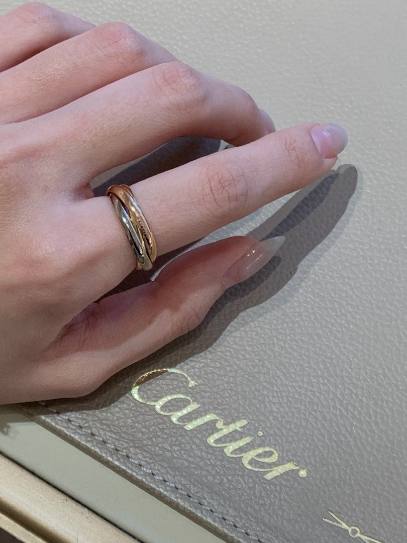 Cartier Trinity Ring Classic White Gold Yellow Gold Rose Gold 착용 스타일