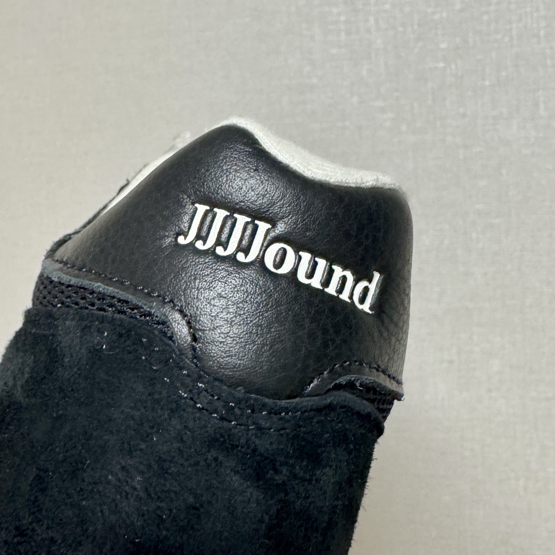 New Balance x JJJJound 475 Black White 착용 스타일