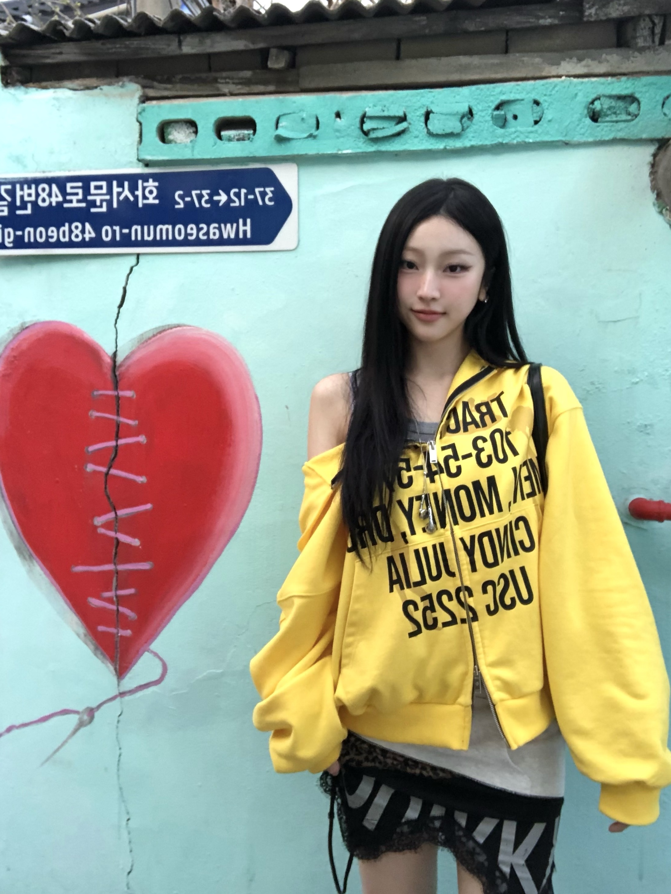 PACOSPLY Tracy Zip Up Hoodie Yellow 착용 스타일 - 2