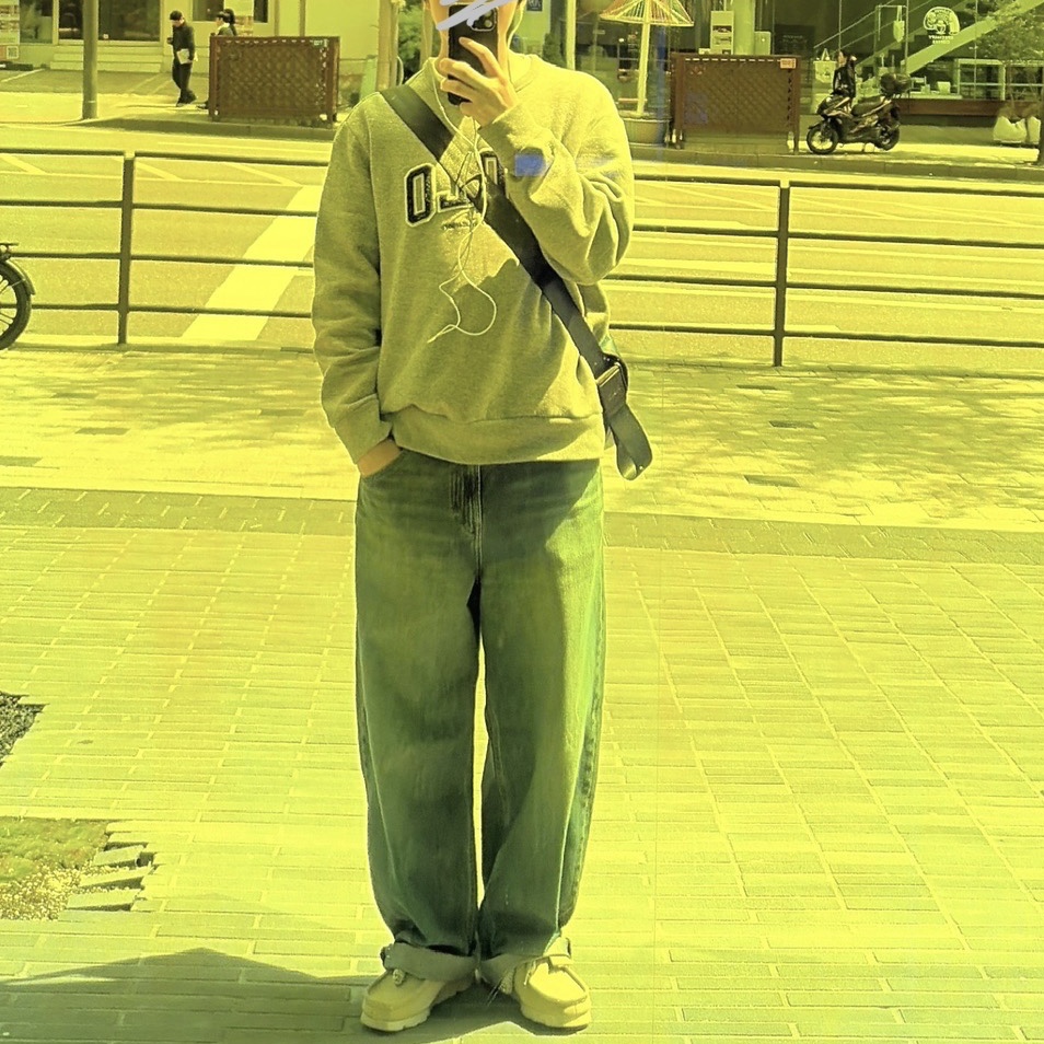 Clarks Wallabee Gore-Tex Maple Suede, (W) Uniqlo Baggy Curve Jeans Short Blue - JP 착용 스타일