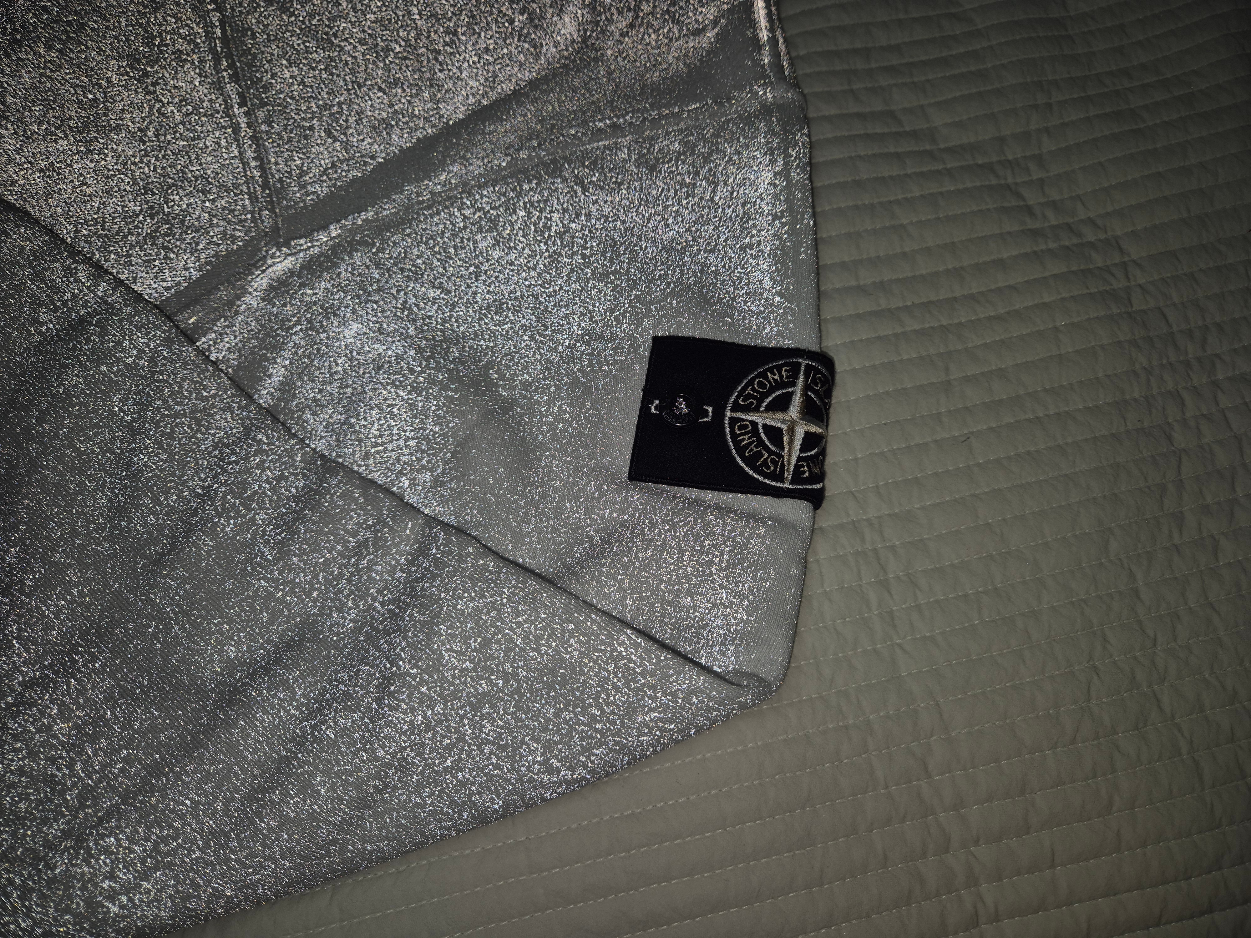 Stone Island 6100017 Organic Cotton Fleece Reflective Garment Lamination Oversized Fit Zip-Up Hooded Sweatshirt with Pockets Sky Blue - 26SS 착용 스타일 - 2