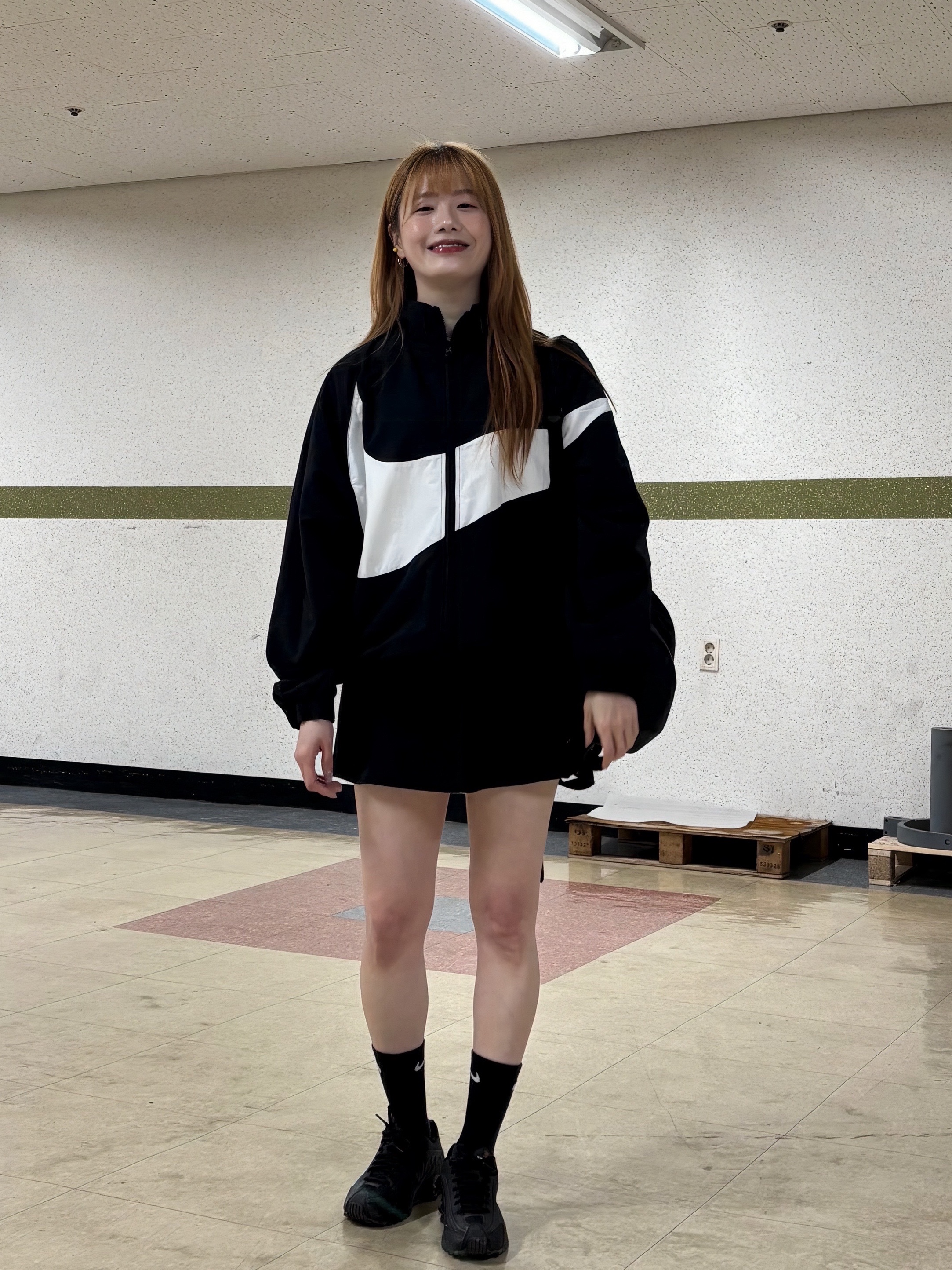 Mischief Lightweight Zip Around Backpack Black, (W) Nike Shox R4 Black 착용 스타일 - 4