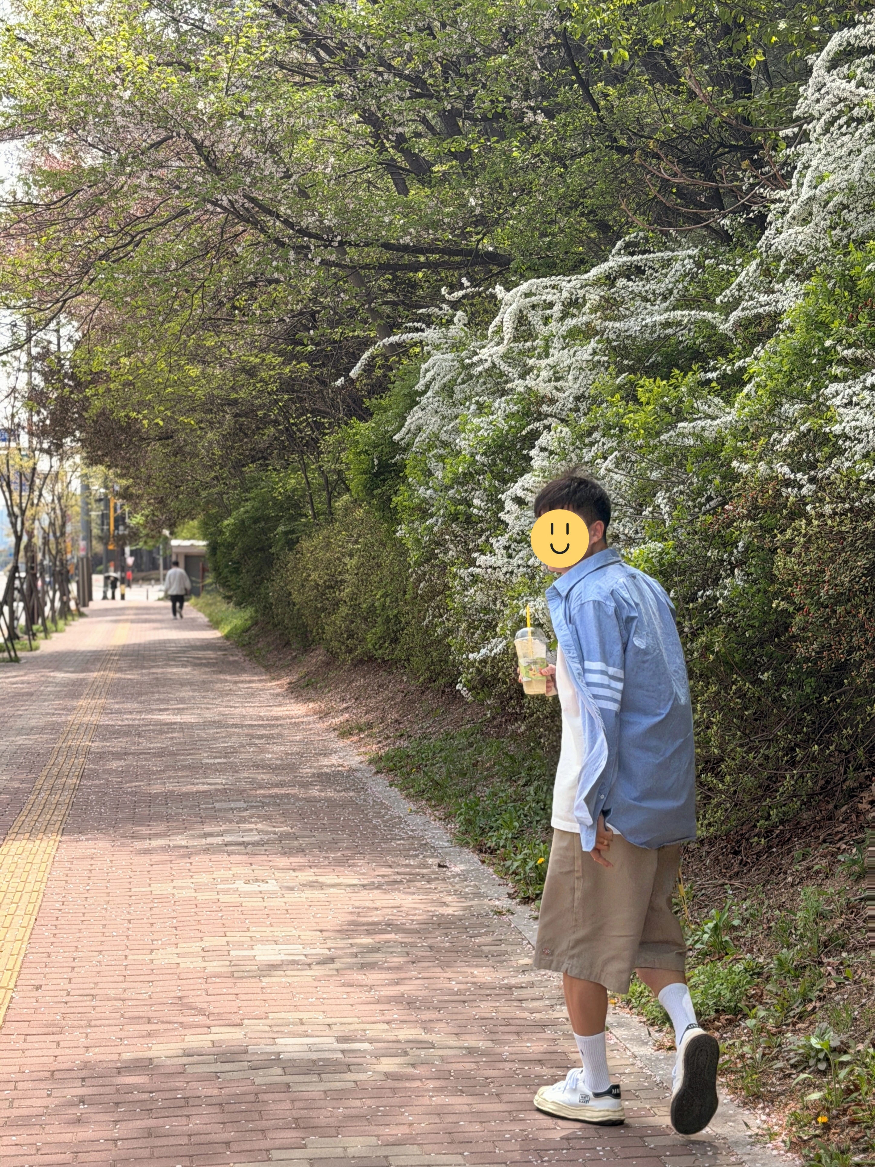 Thom Browne Solid Flannel 4-Bar Straight Fit Shirt Light Blue, Maison Mihara Yasuhiro Blakey VL OG Sole Canvas Low-top Sneakers White 착용 스타일 - 1