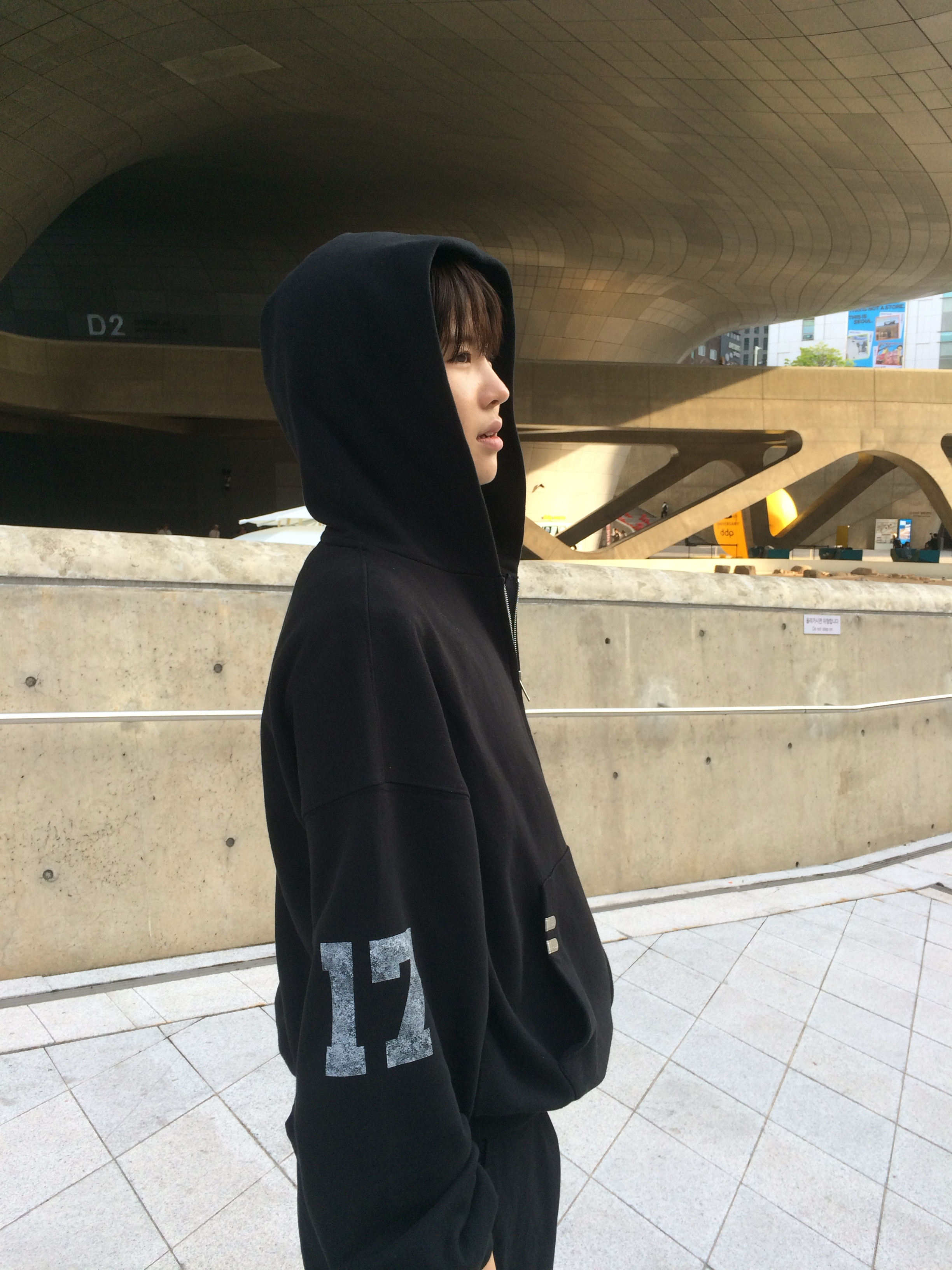 PACOSPLY Falling Angel Zip Up Hoodie Black, Adidas Rivalry High Consortium Chalk White 착용 스타일 - 5