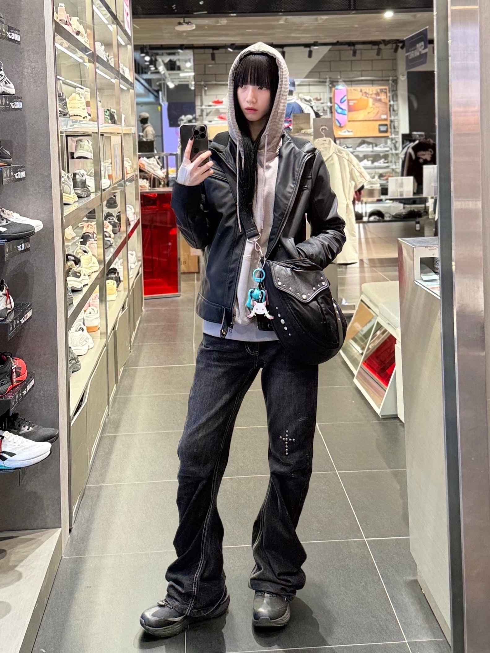 Xlim EP.8 01 Hoodie Light Gray, Reebok Oliwa Ten 1 Black 착용 스타일 - 2