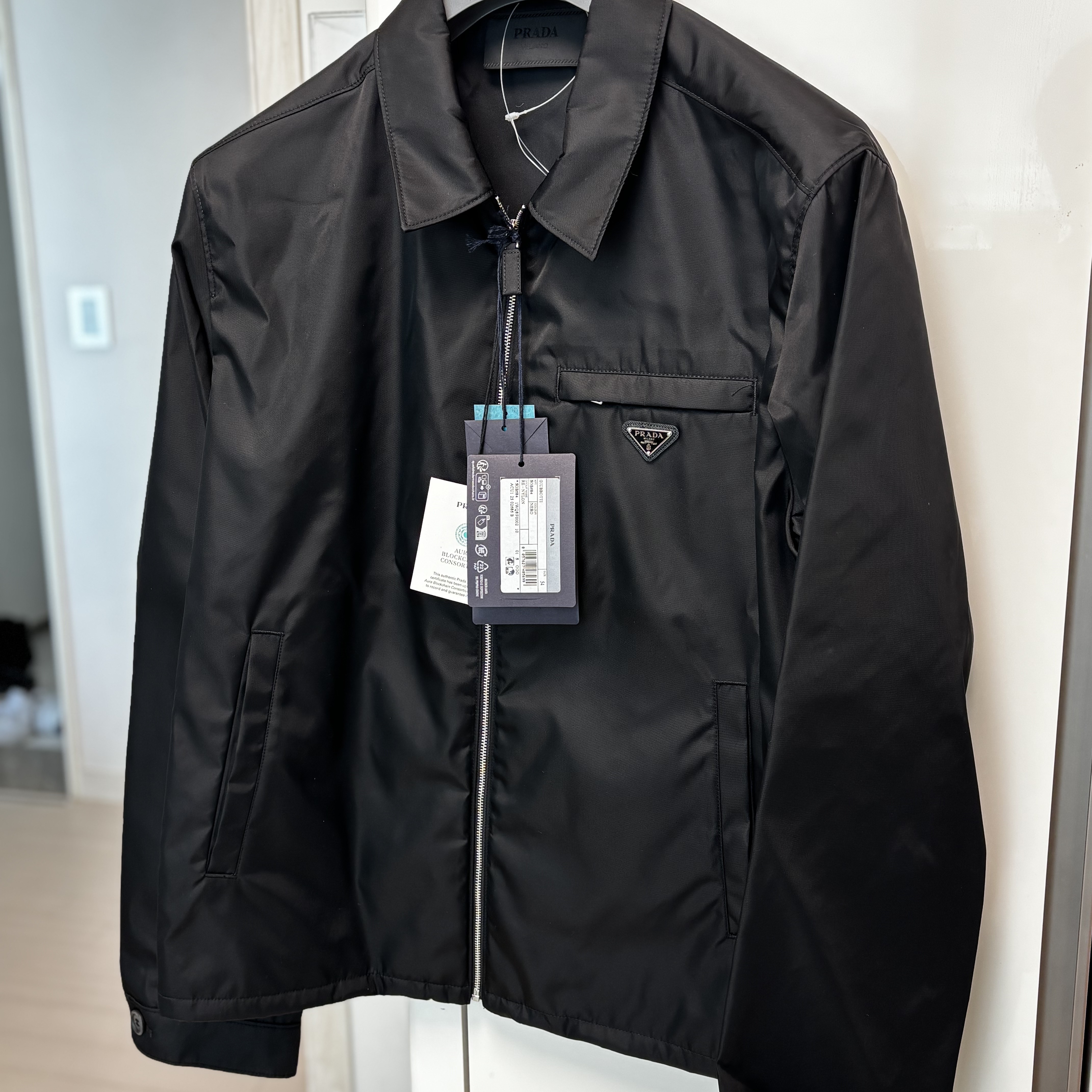 Prada Re-Nylon Zip Up Gabardine Blouson Jacket Black 착용 스타일 - 1
