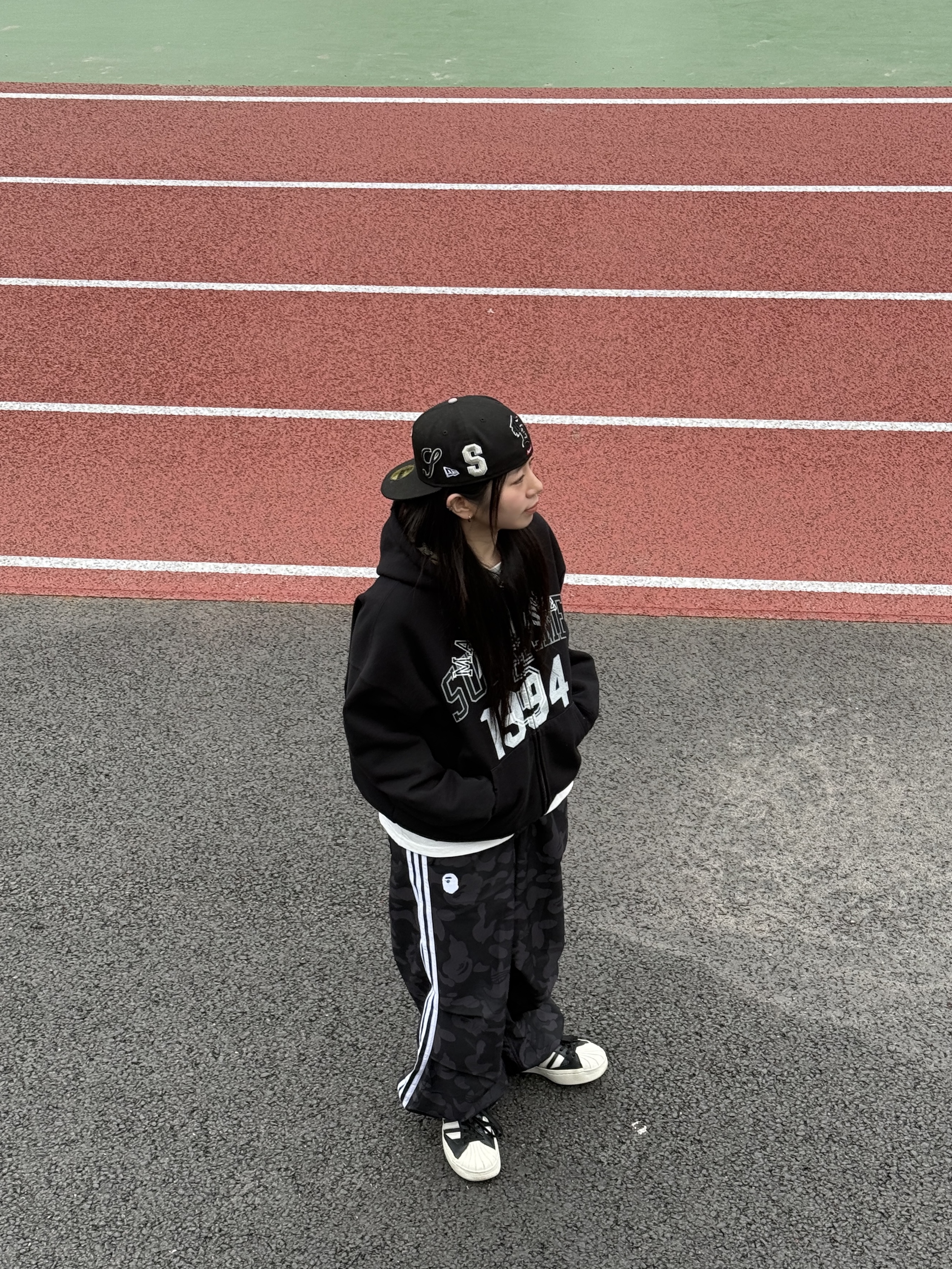 Adidas x BAPE Jacquard Pants Black - KR Sizing, Supreme Multi S Logo New Era Black - 25SS 착용 스타일 - 2