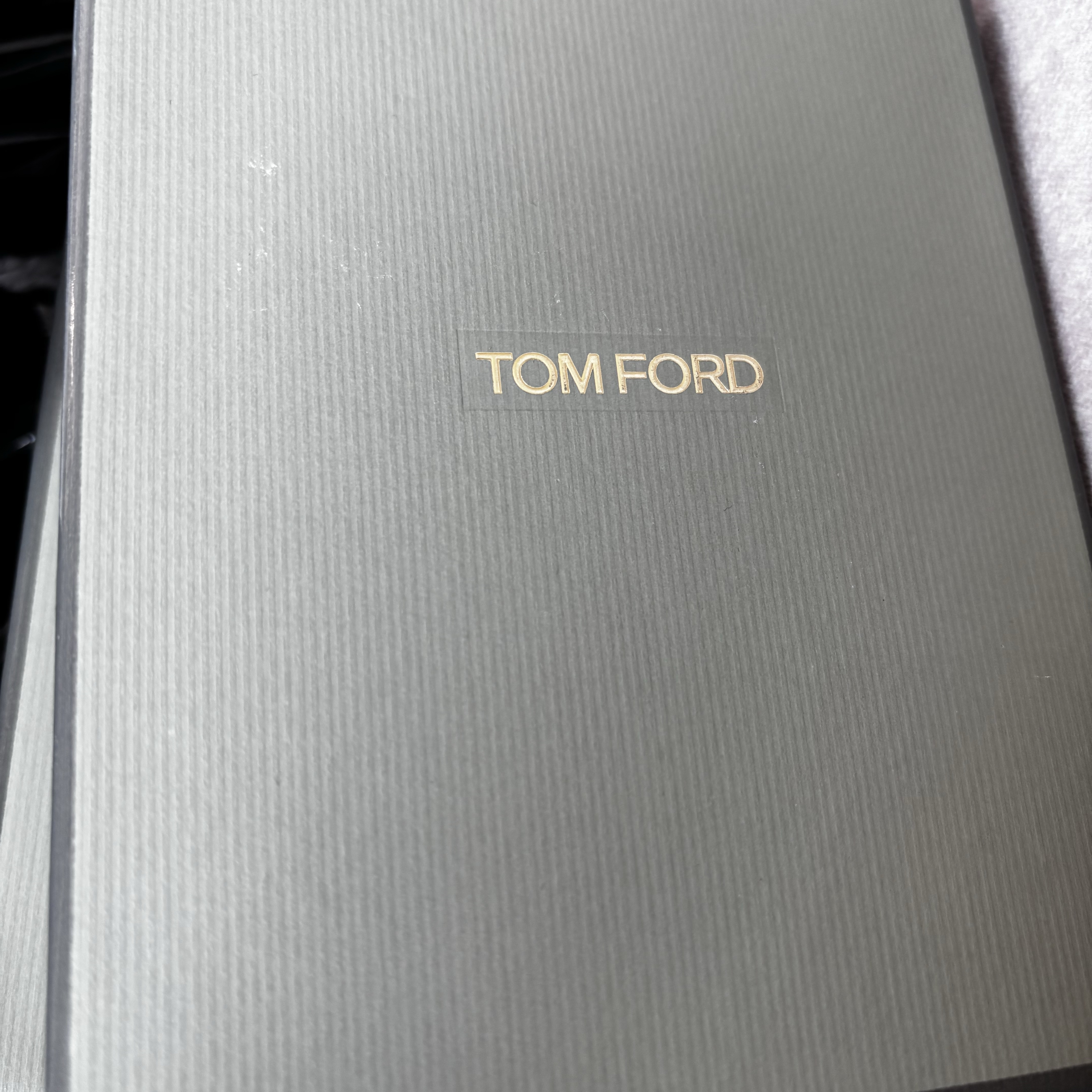 Tom Ford Grain Leather Folding Card Holder Black 착용 스타일 - 2