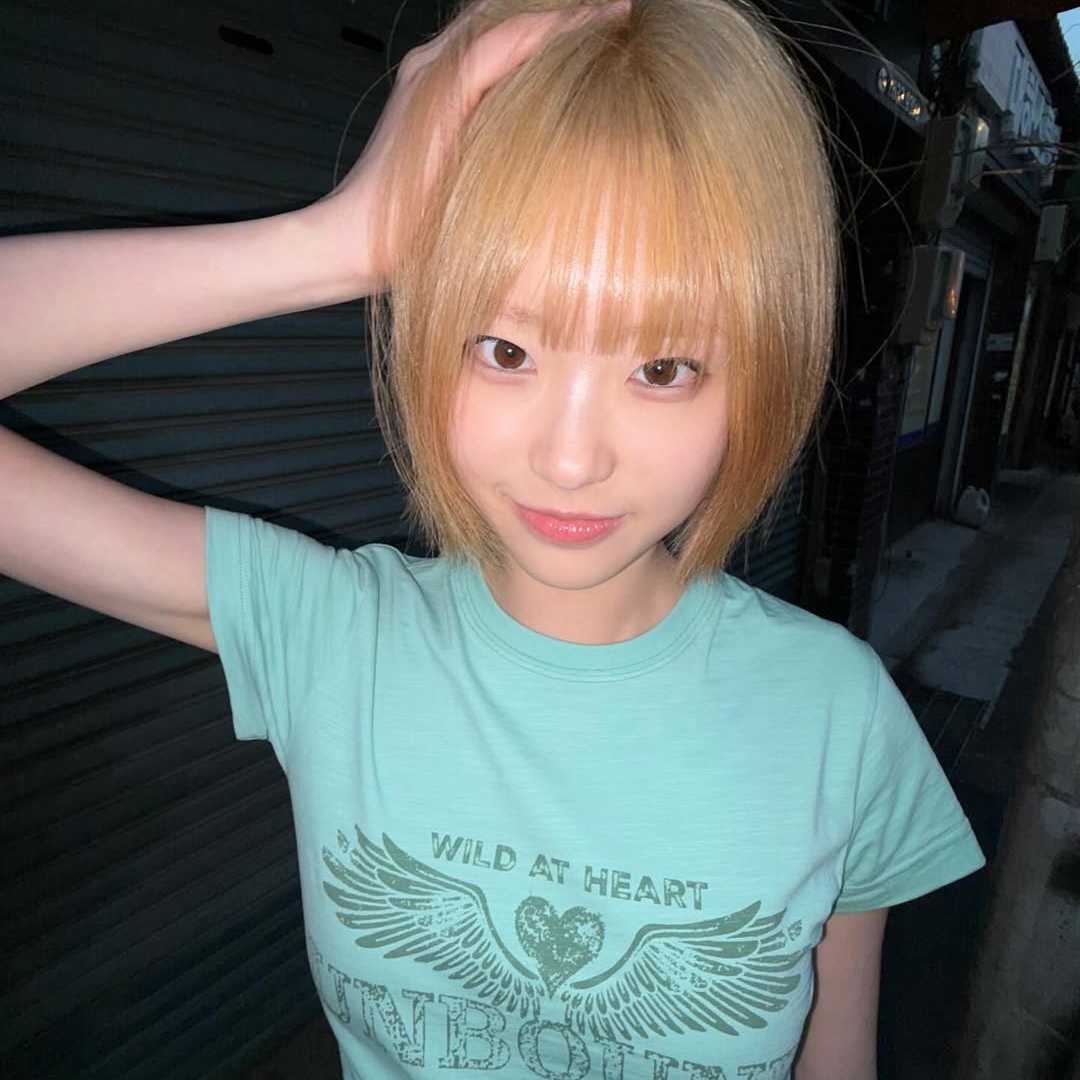 MAINBOOTH Heartwing T-shirt Mint 착용 스타일 - 3