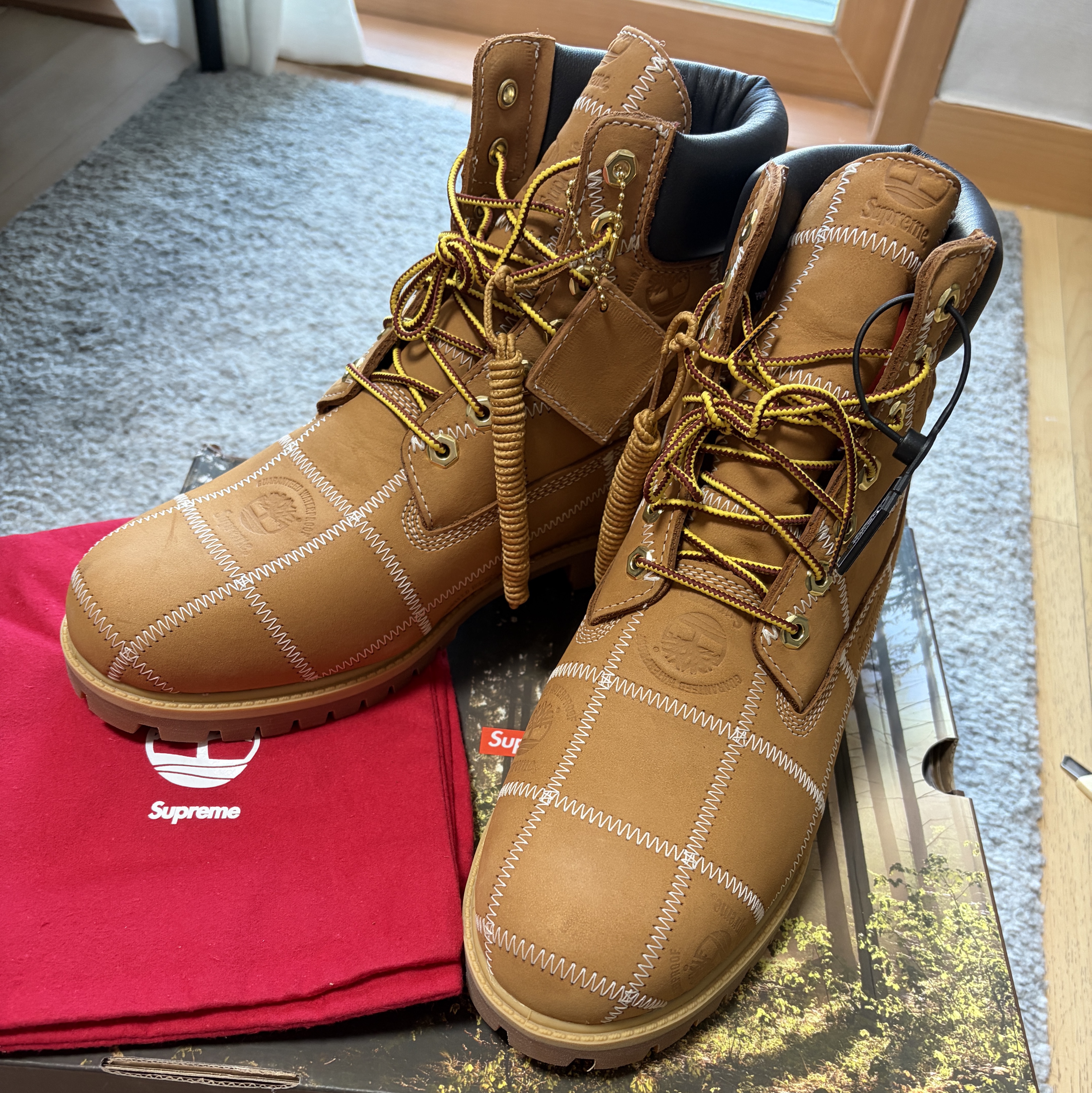 Timberland x Supreme Patchwork 6 Inch Premium Waterproof Boot Wheat - 25FW - Medium 착용 스타일